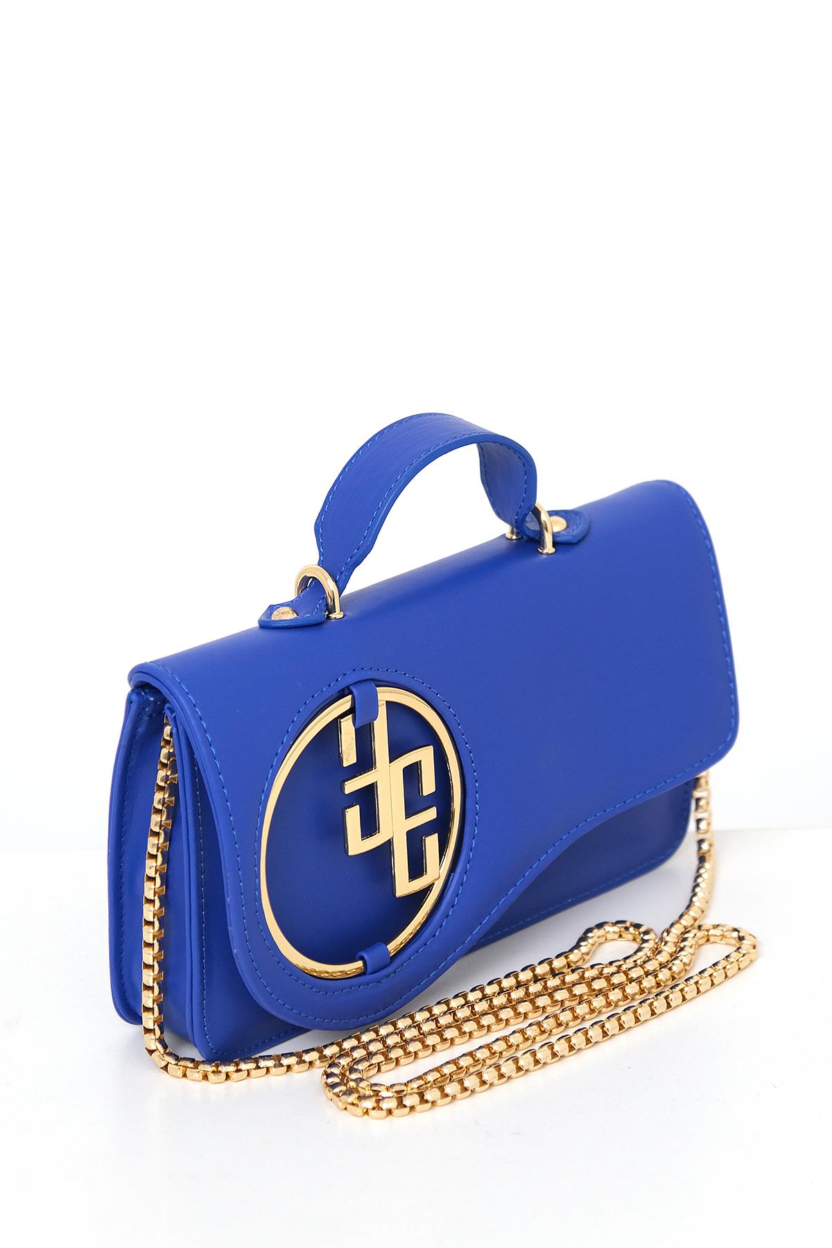 Logo Detaylı Asimetrik Kapaklı Tasarım Çanta