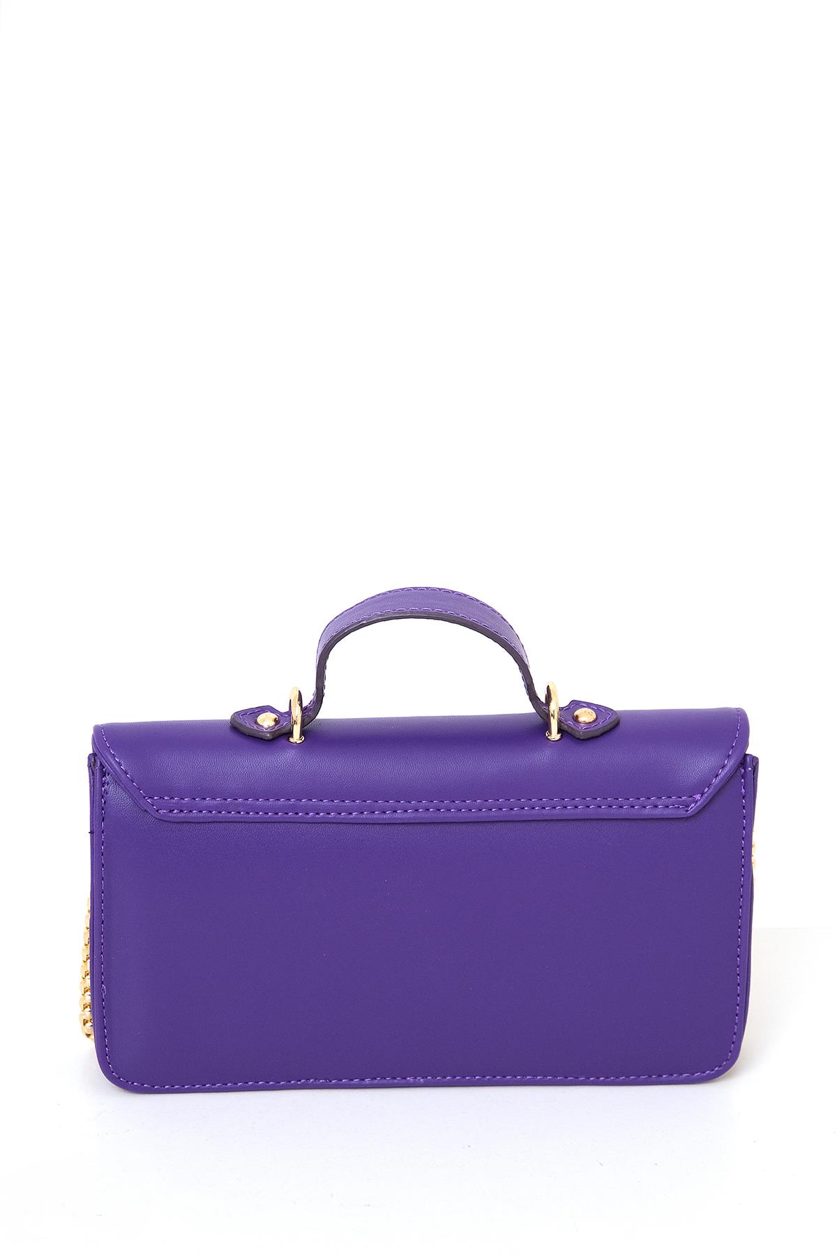 Logo Detaylı Asimetrik Kapaklı Tasarım Çanta