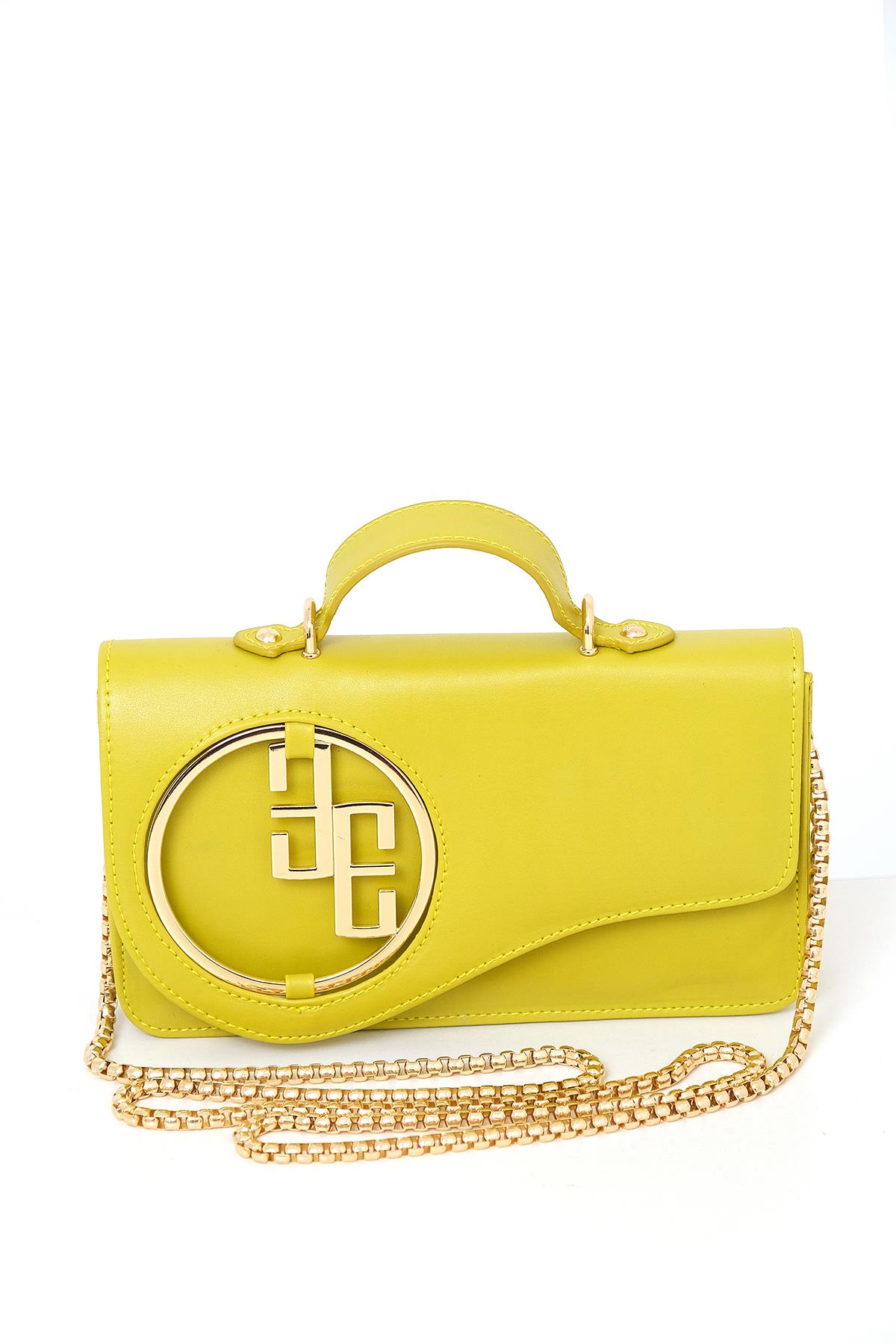 Logo Detaylı Asimetrik Kapaklı Tasarım Çanta