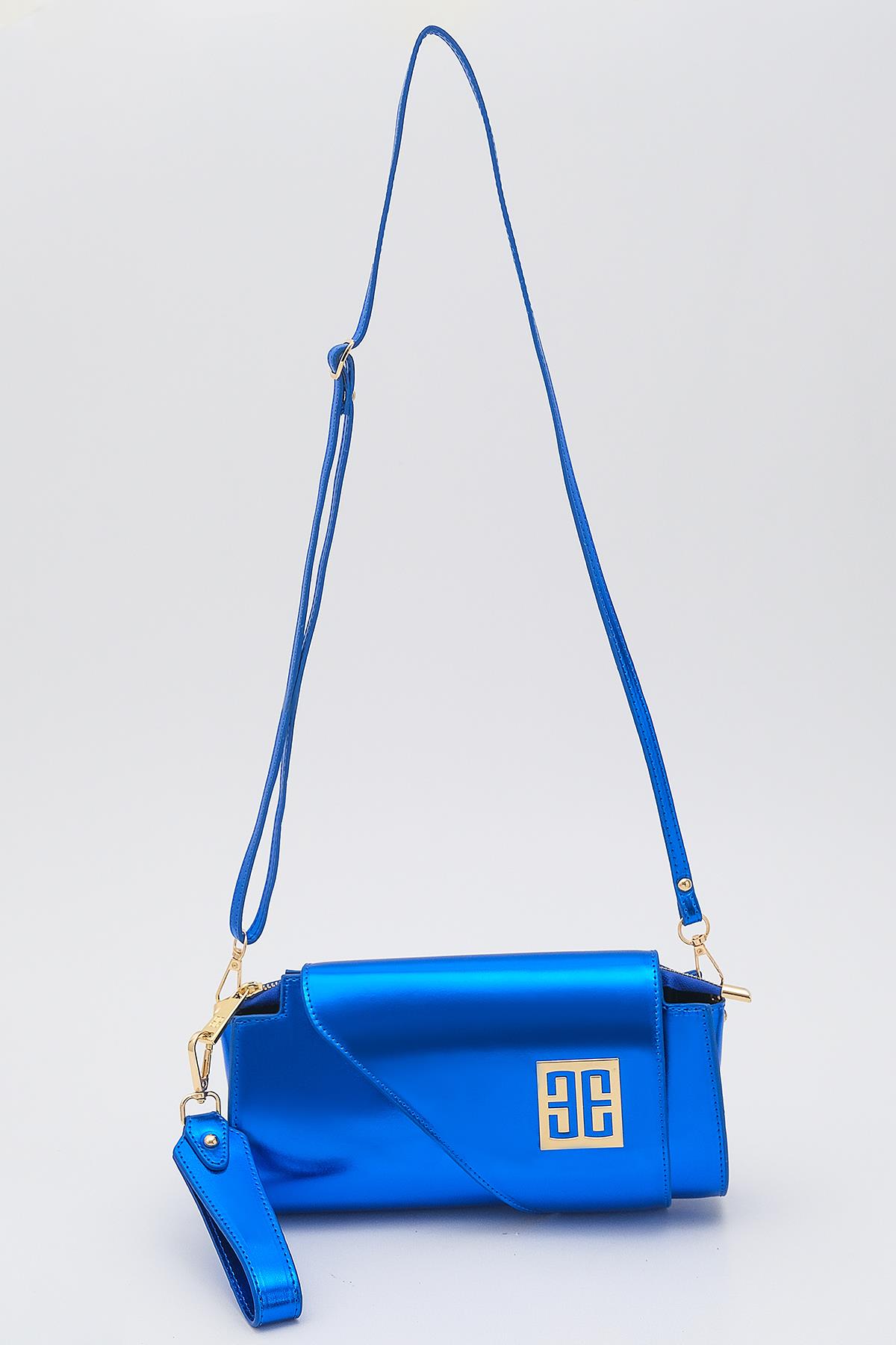 Metalik Parlak Deri Asimetrik Kapaklı Tasarım Abiye Çanta