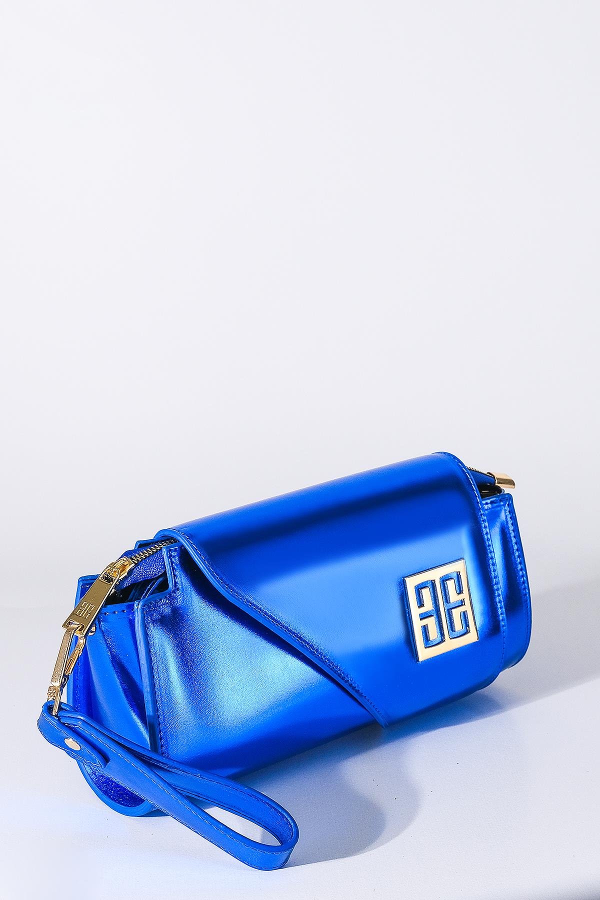 Metalik Parlak Deri Asimetrik Kapaklı Tasarım Abiye Çanta