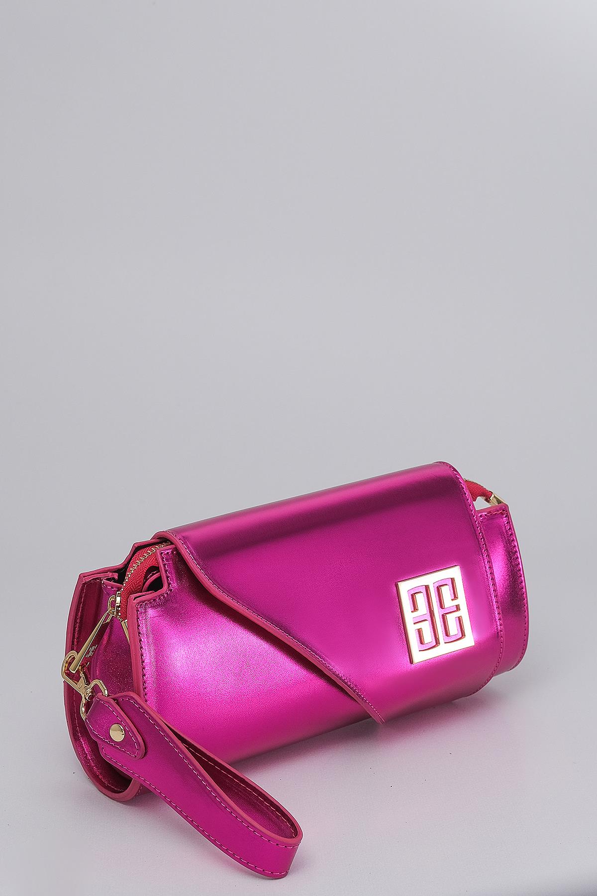 Metalik Parlak Deri Asimetrik Kapaklı Tasarım Abiye Çanta