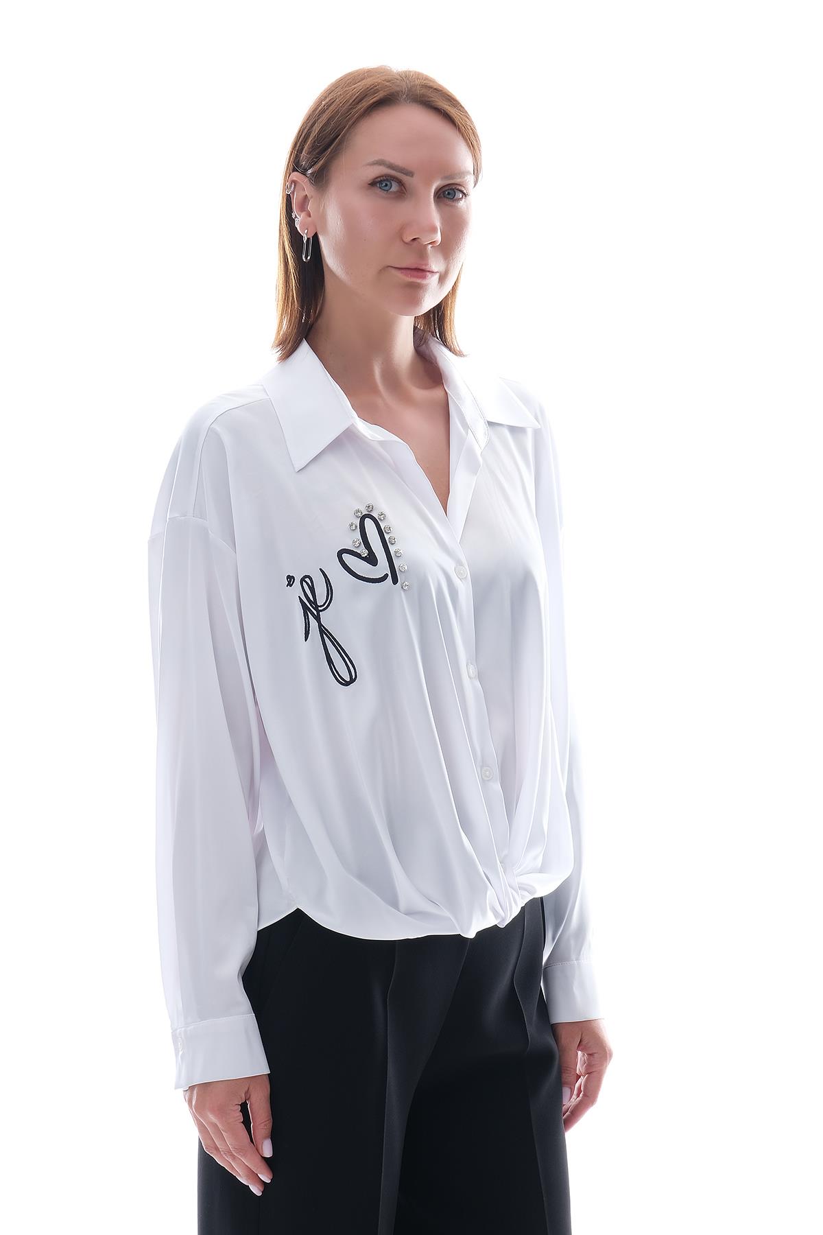 Nakışlı Parlak Taşlı Düğmeli Bluz