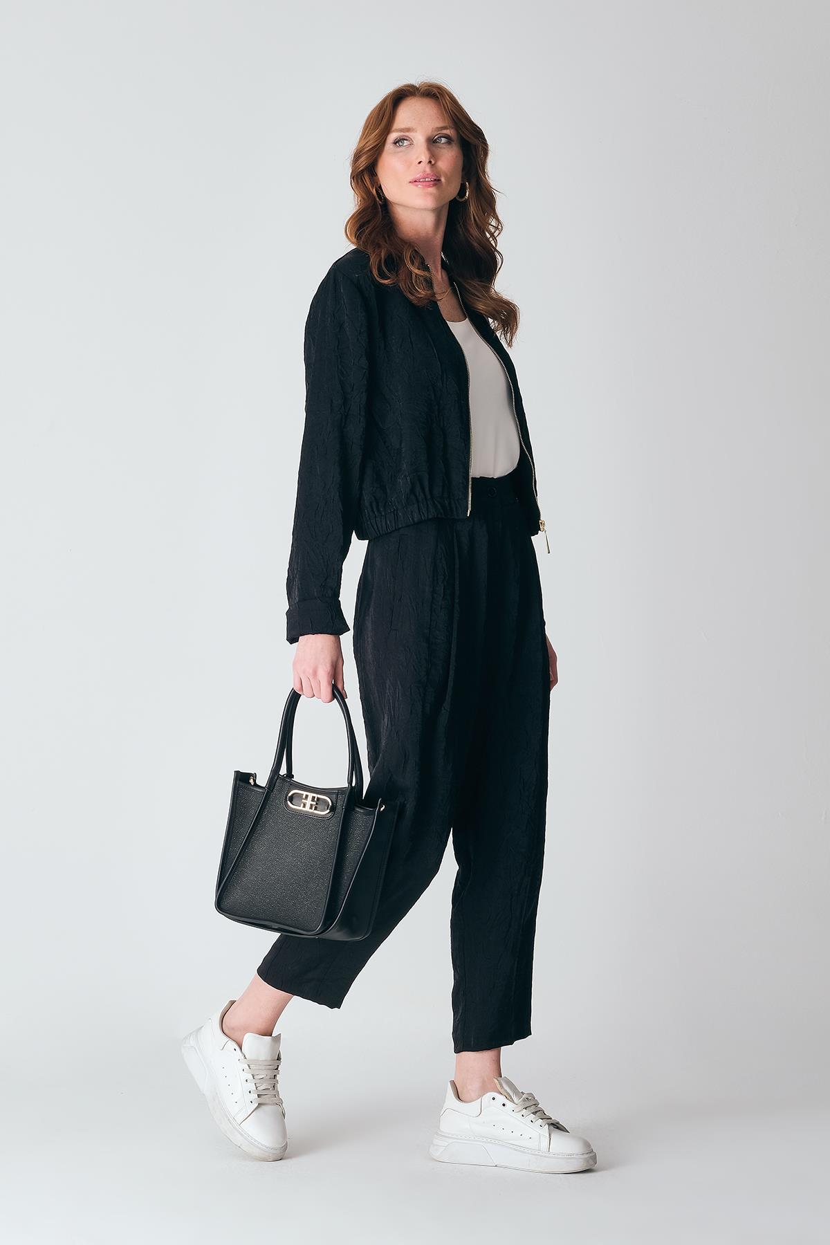 Parlak Görünümlü Yandan Cepli Kraşlı Pantolon