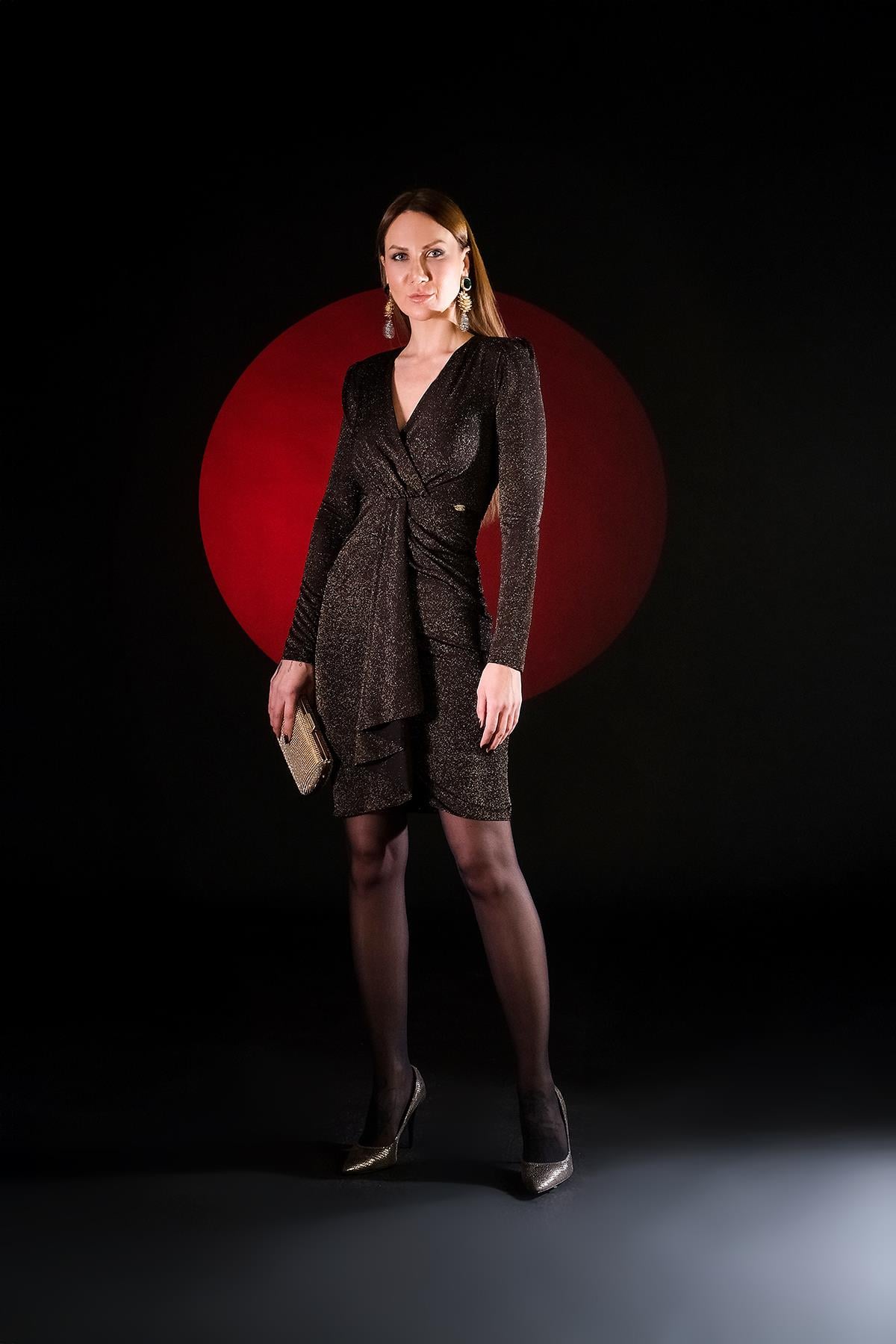 Parlak Simli Pili Detaylı Midi Boy Elbise