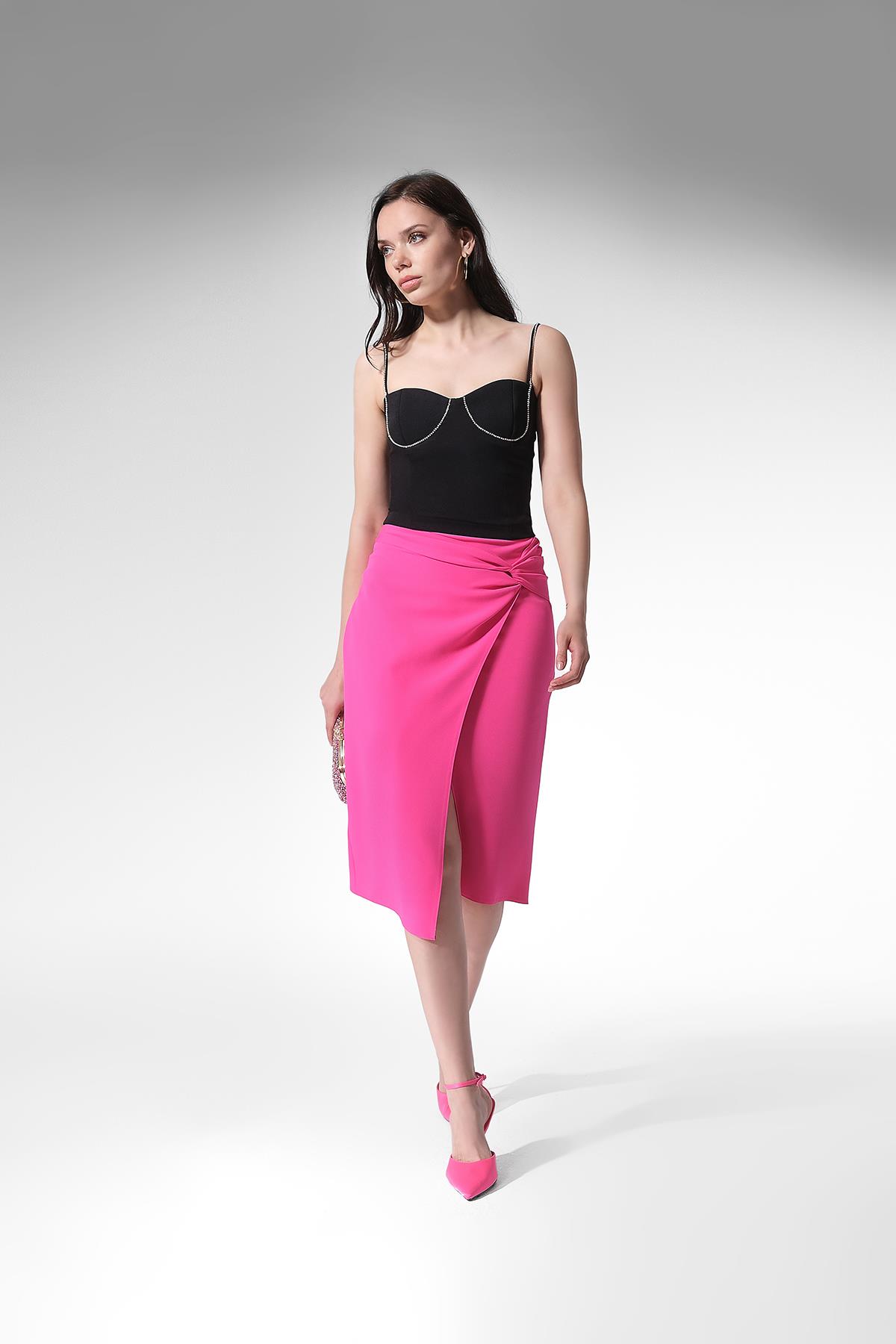 Parlak Taşlı Askılı Crop Bluz