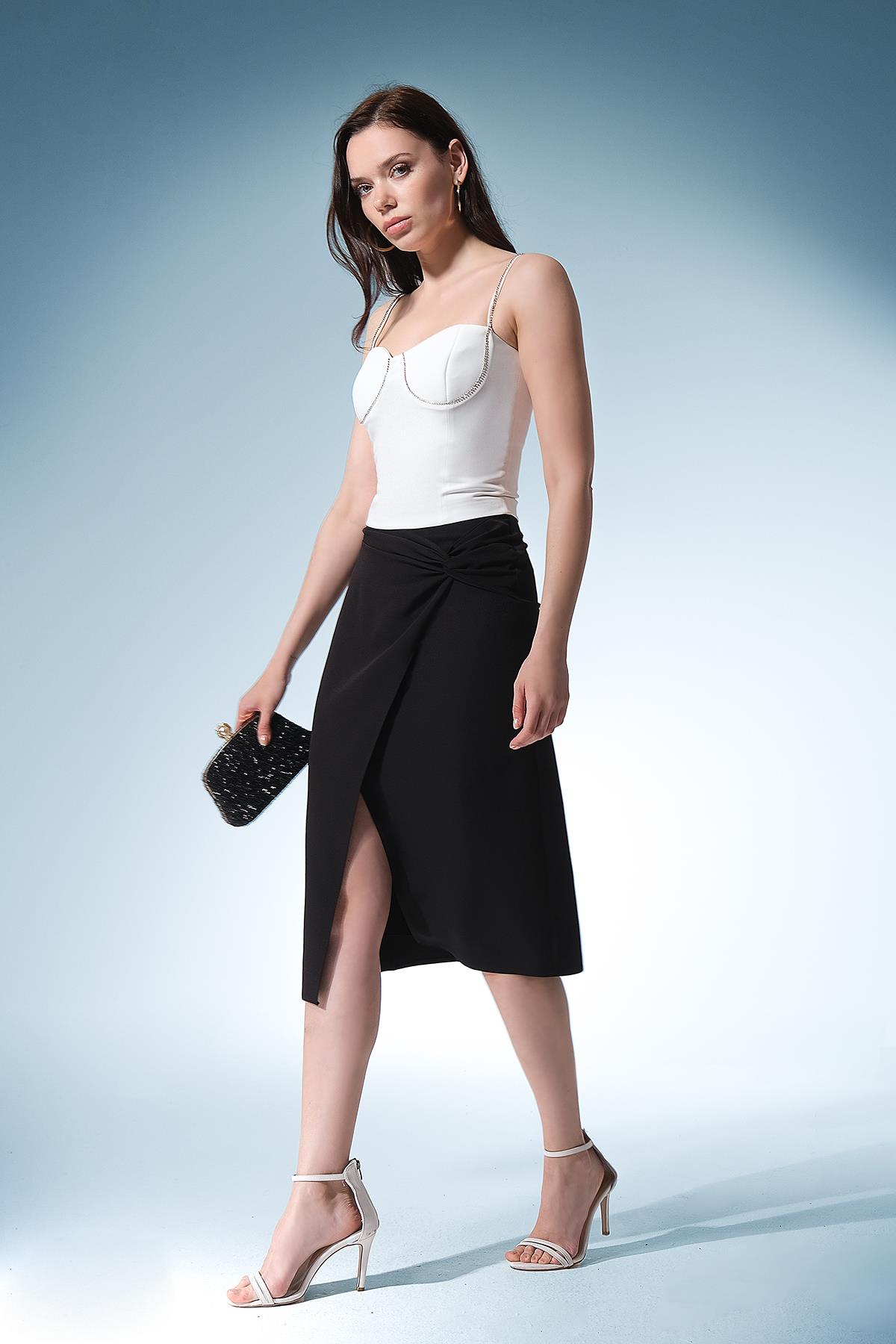 Parlak Taşlı Askılı Crop Bluz