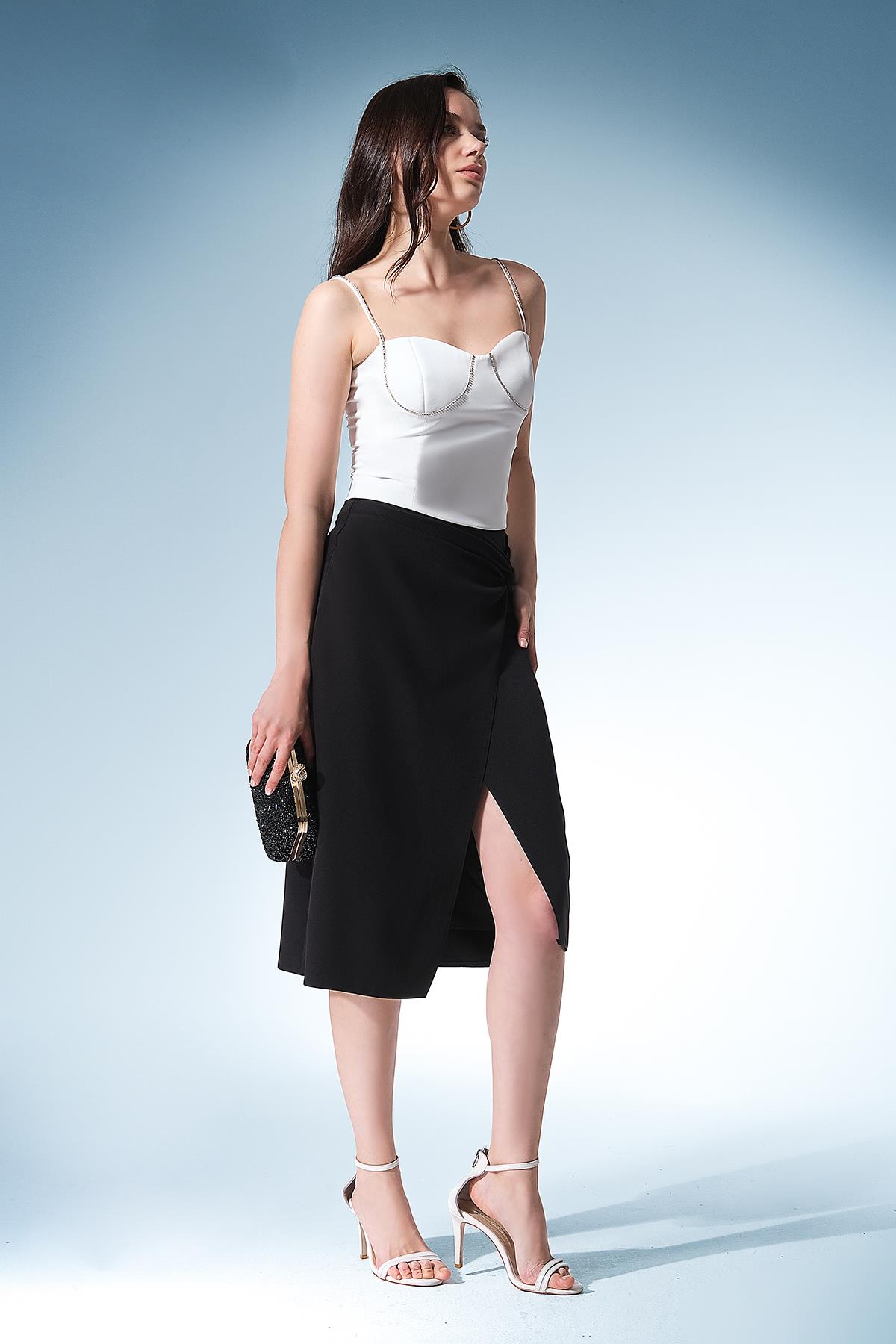 Parlak Taşlı Askılı Crop Bluz