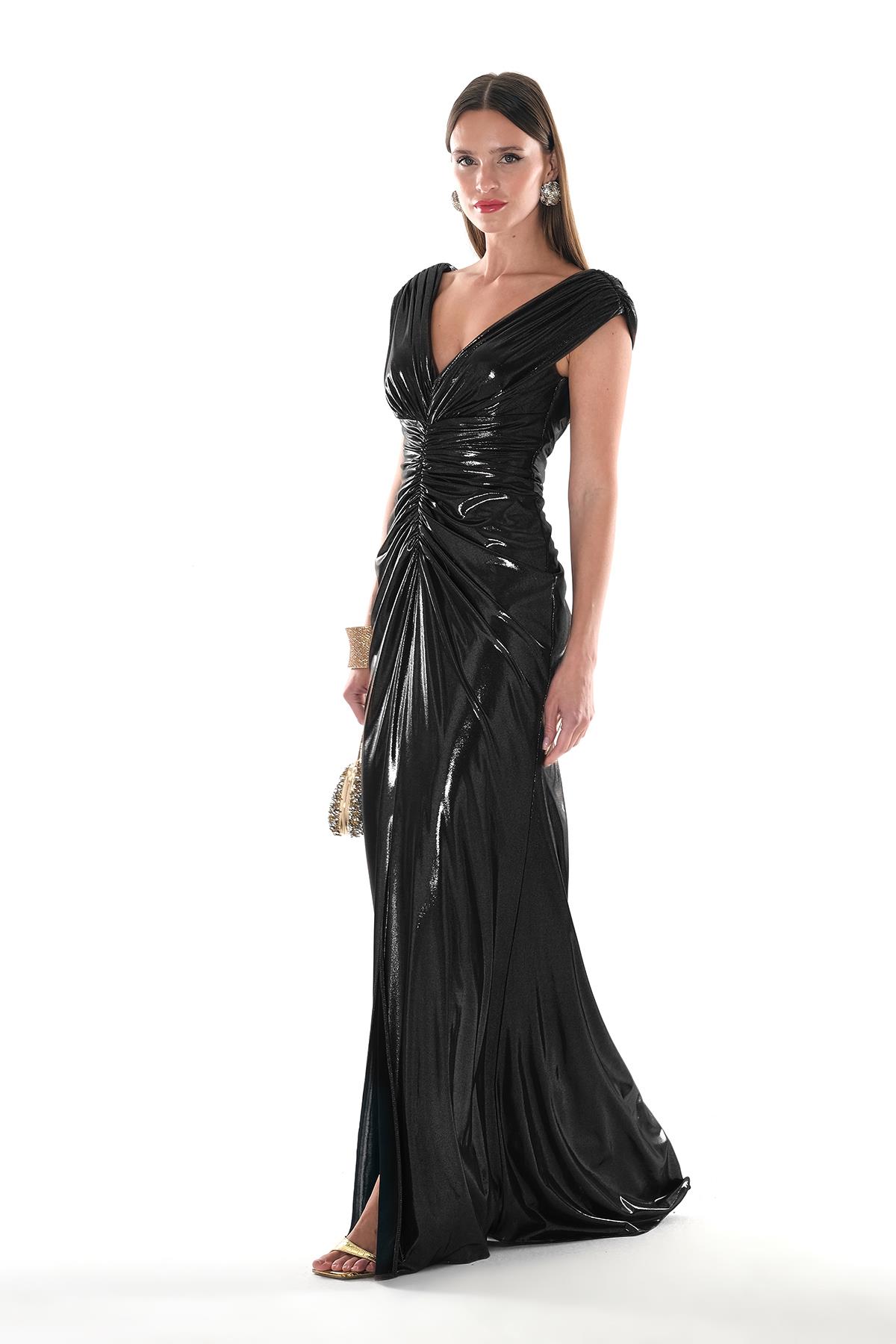 Parlak Yüzeyli Büzgülü Abiye Elbise