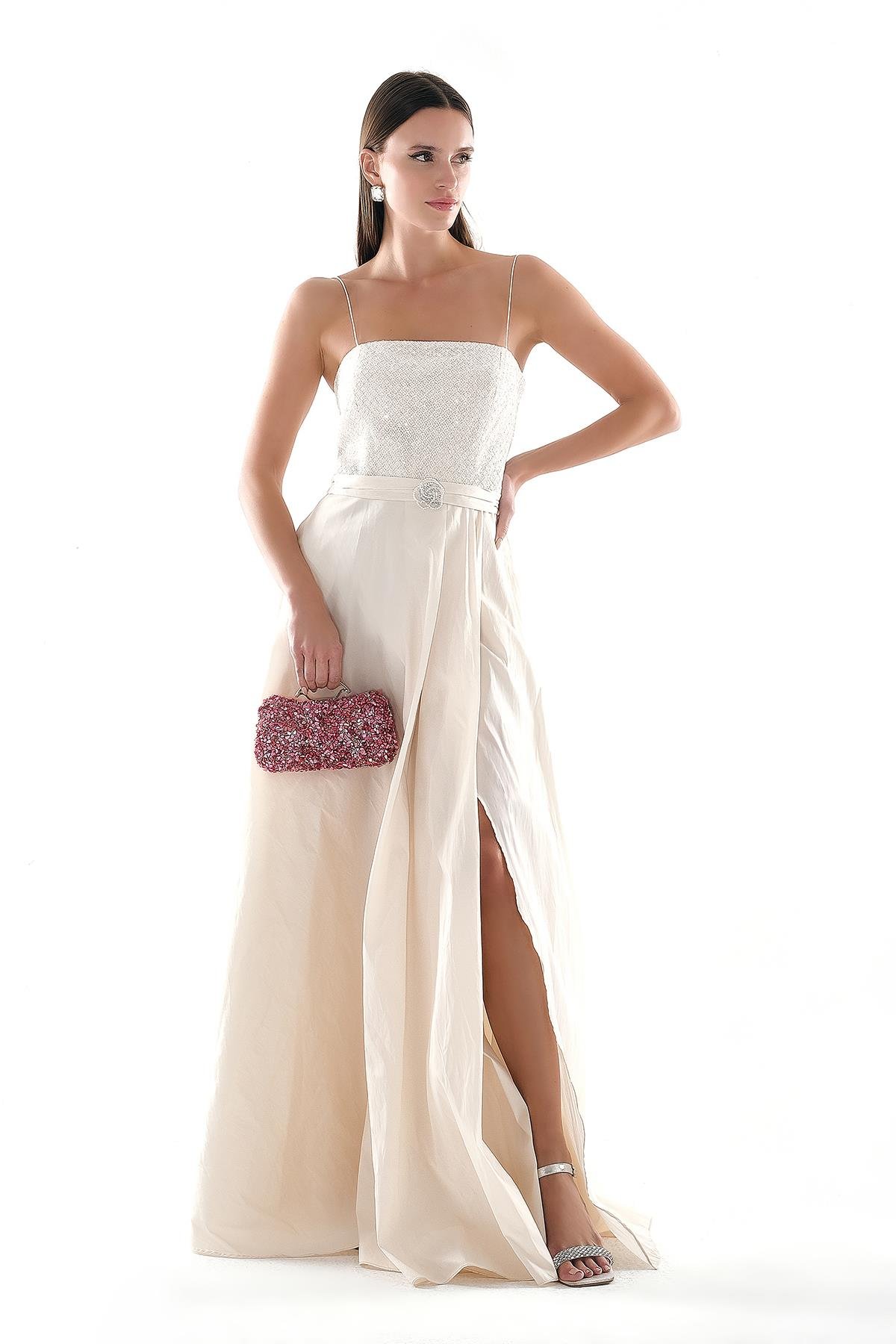 Kloş Etekli, Broşlu Abiye Elbise