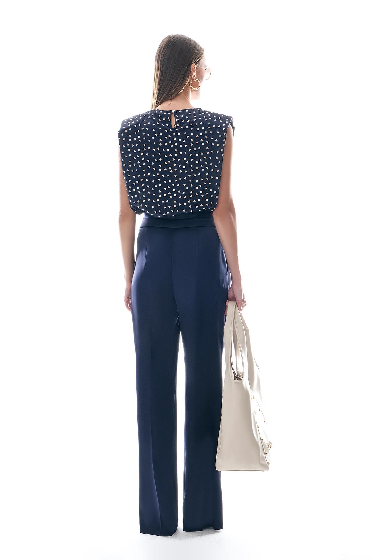 Saten Desenli Kolye Detaylı Bluz