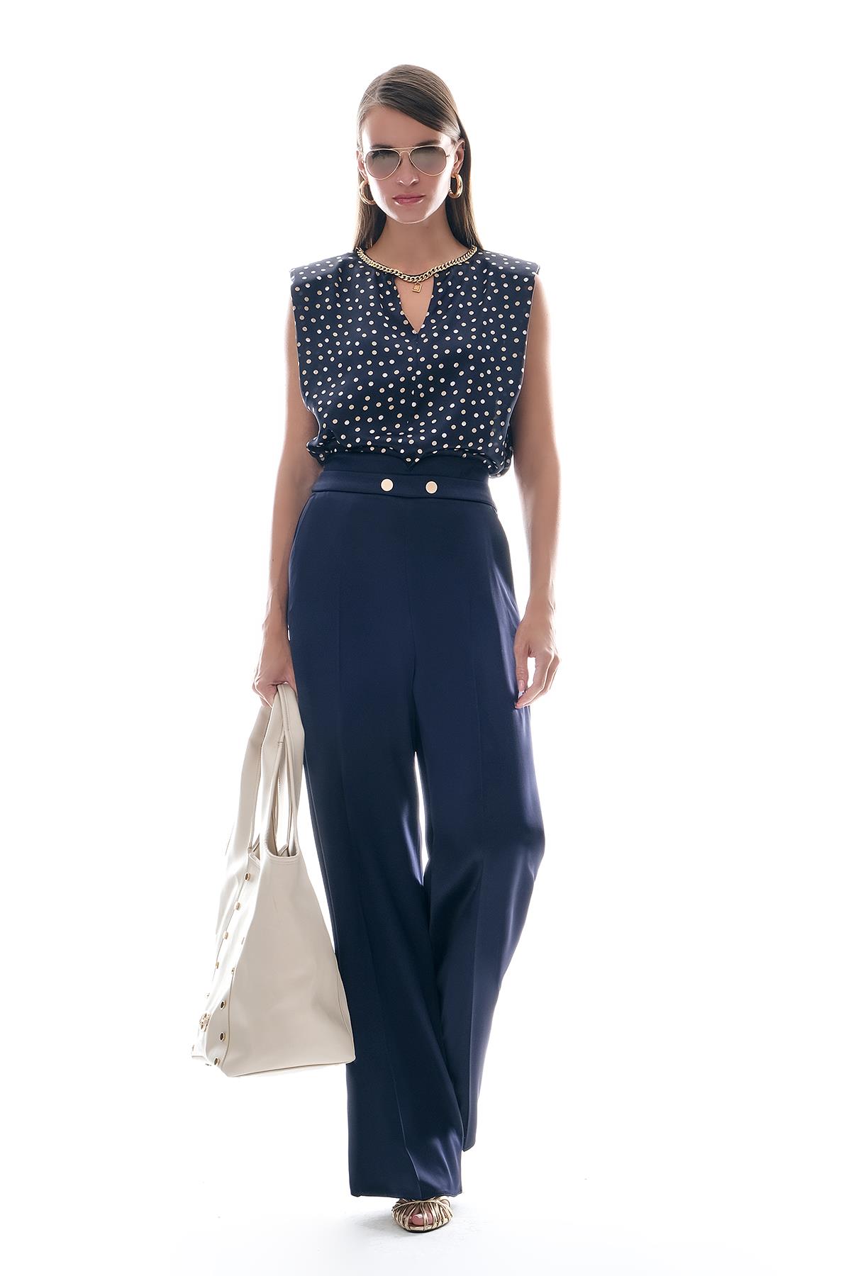 Saten Desenli Kolye Detaylı Bluz