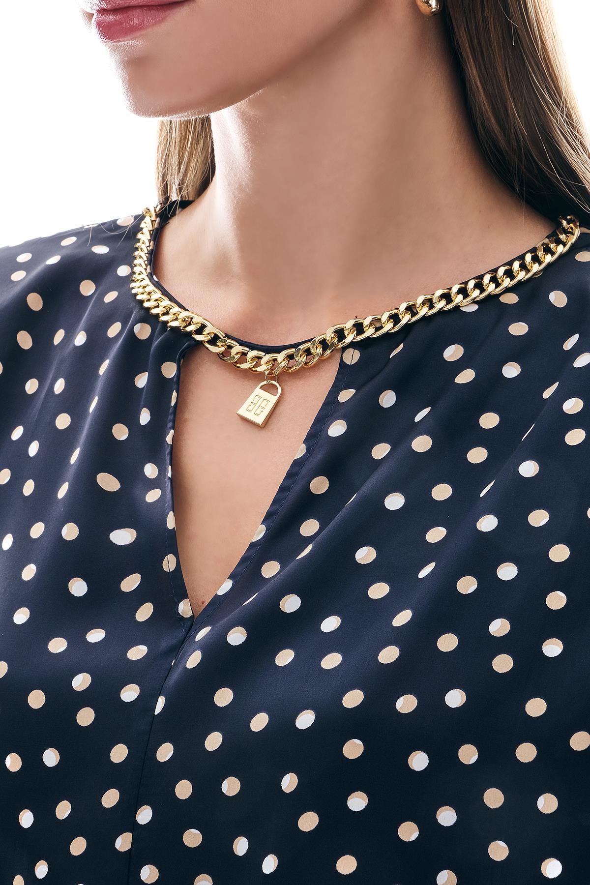 Saten Desenli Kolye Detaylı Bluz