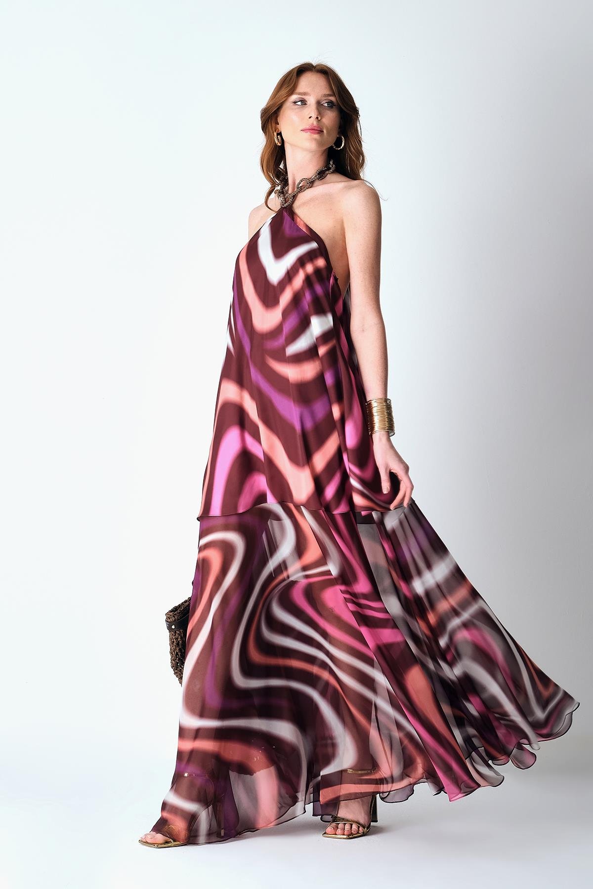 Yakası Aksesuarlı Çift Kat Kloş Etekli Elbise