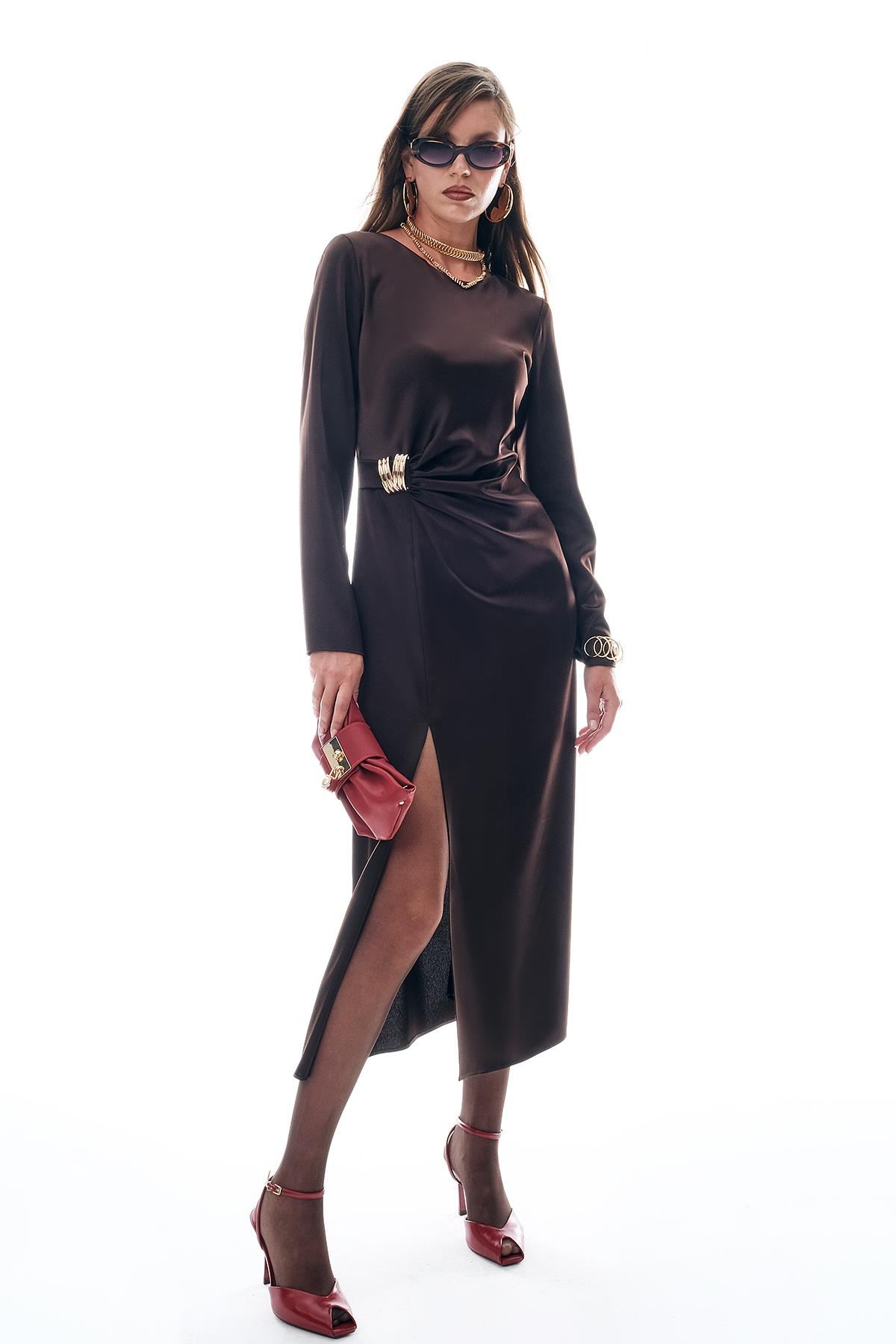 Saten Gold Aksesuarlı Drapeli Şık Elbise