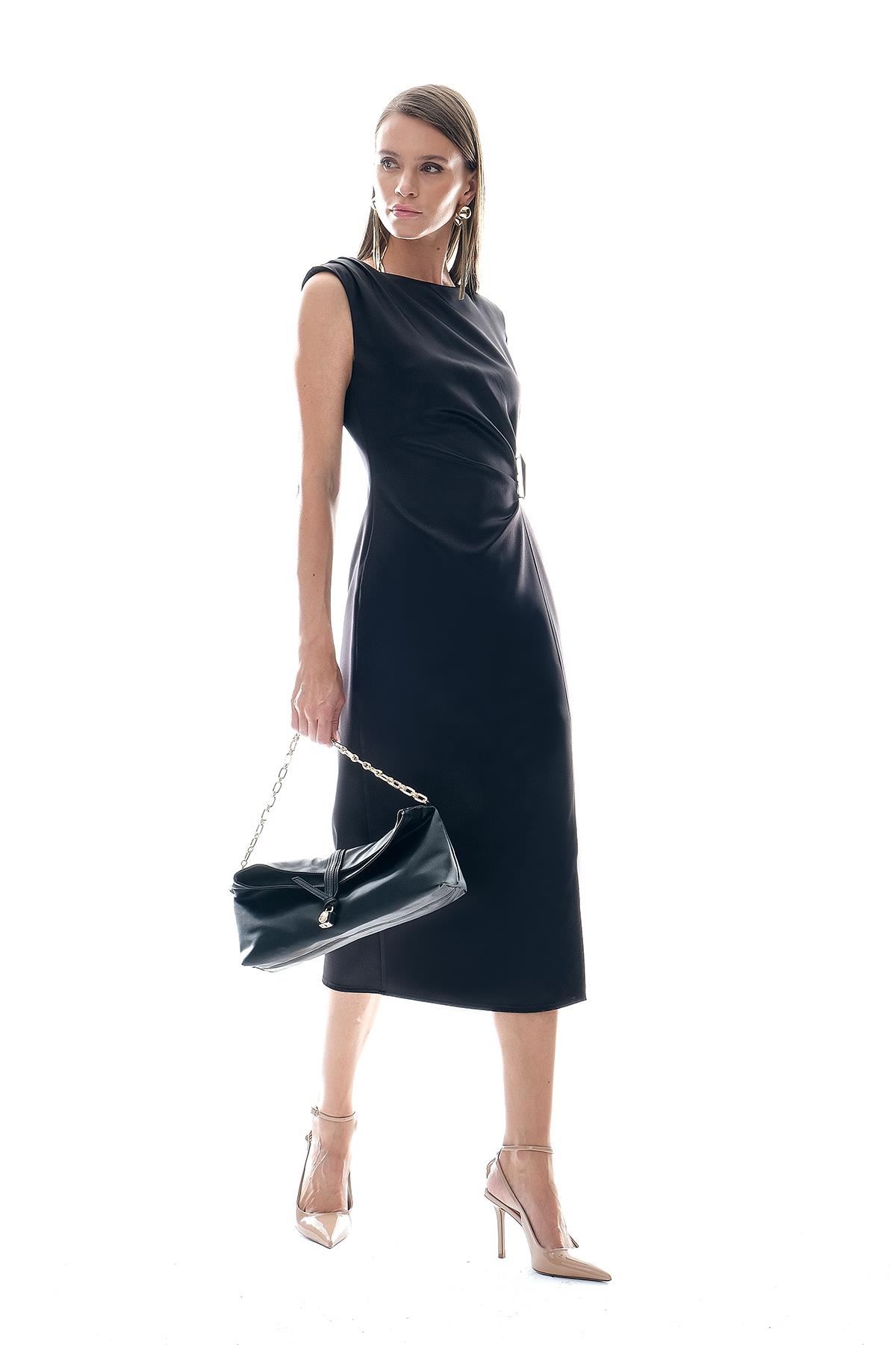 Saten Gold Aksesuarlı Yırtmaçlı Midi Elbise