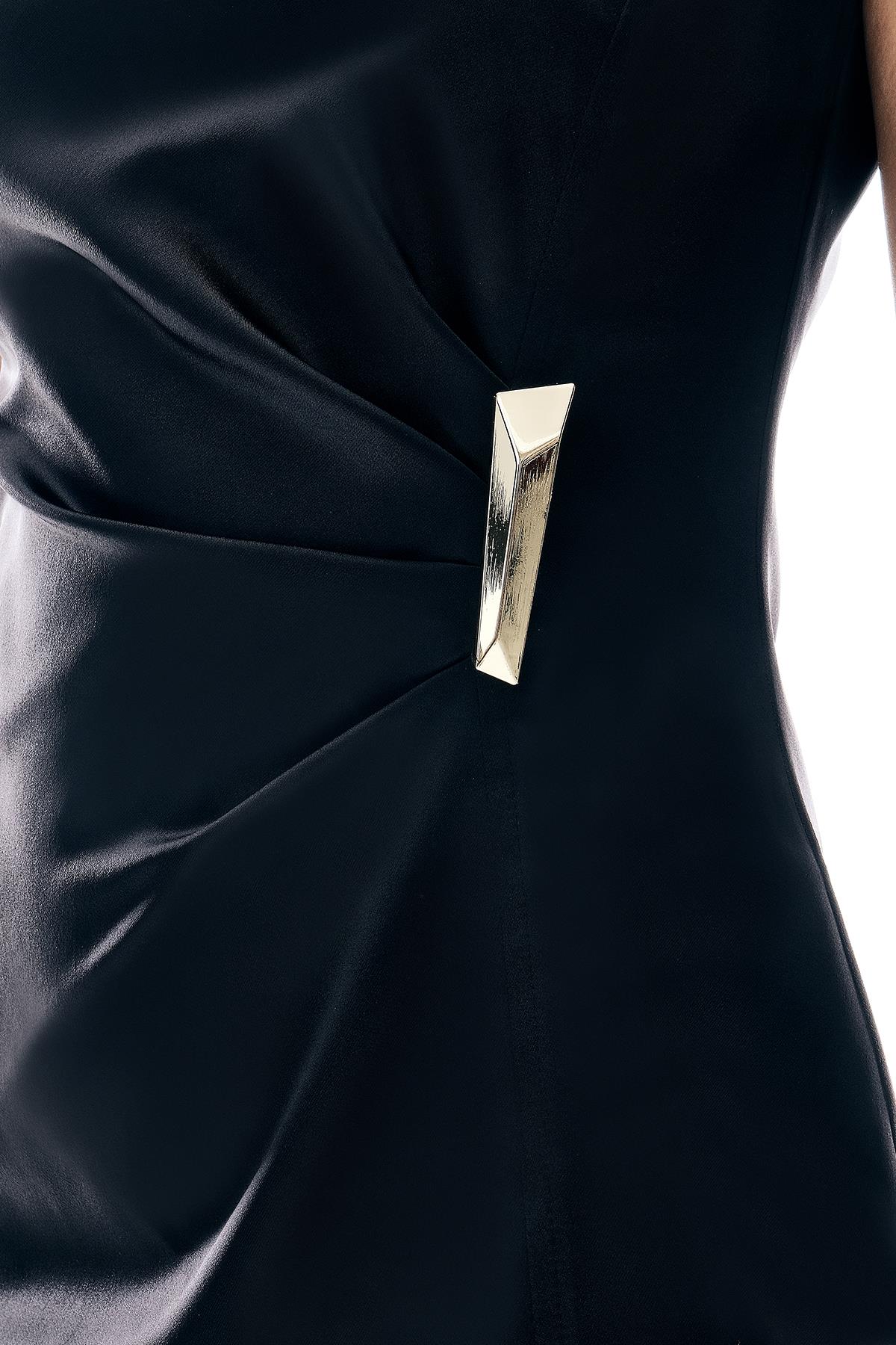 Saten Gold Aksesuarlı Yırtmaçlı Midi Elbise