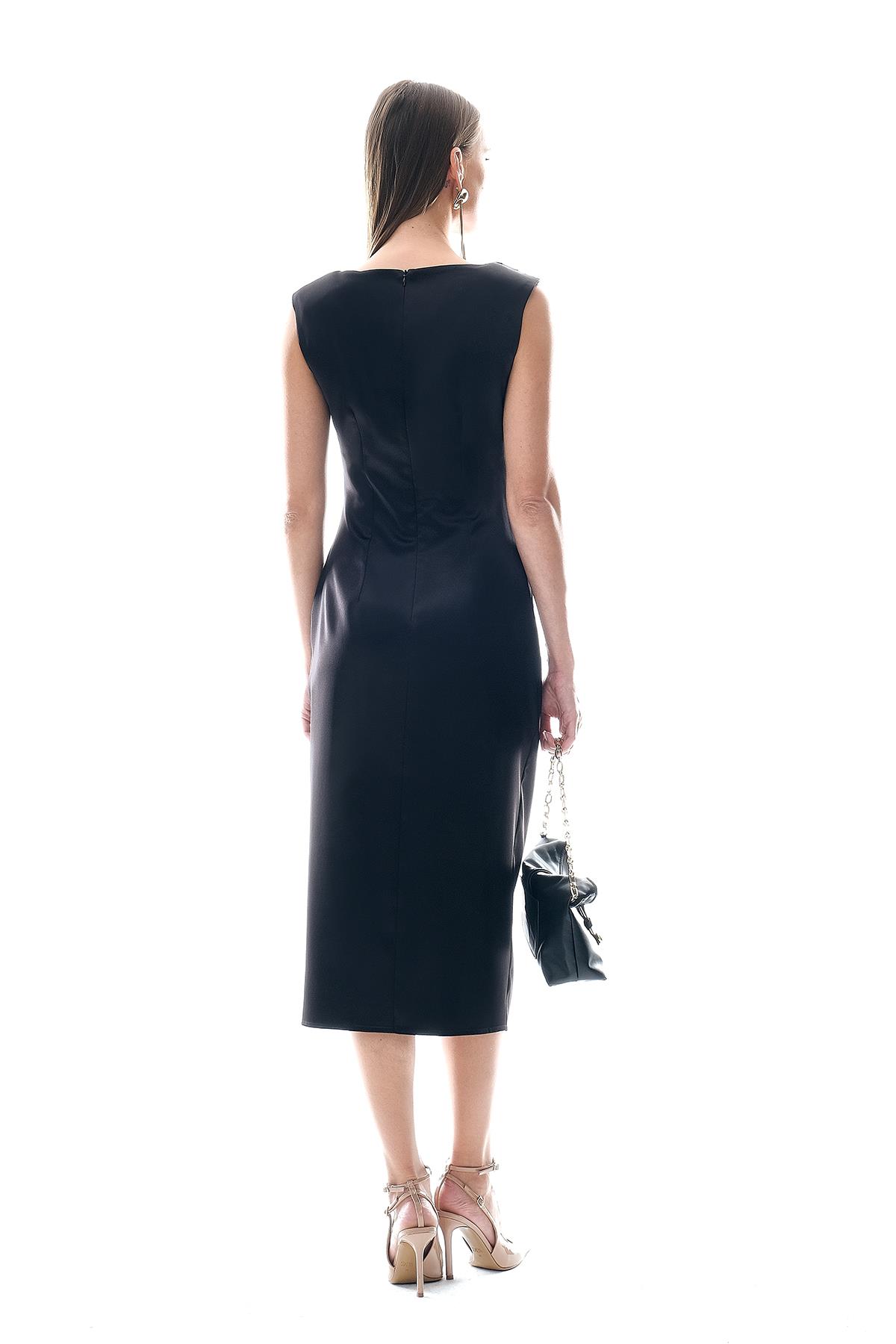 Saten Gold Aksesuarlı Yırtmaçlı Midi Elbise