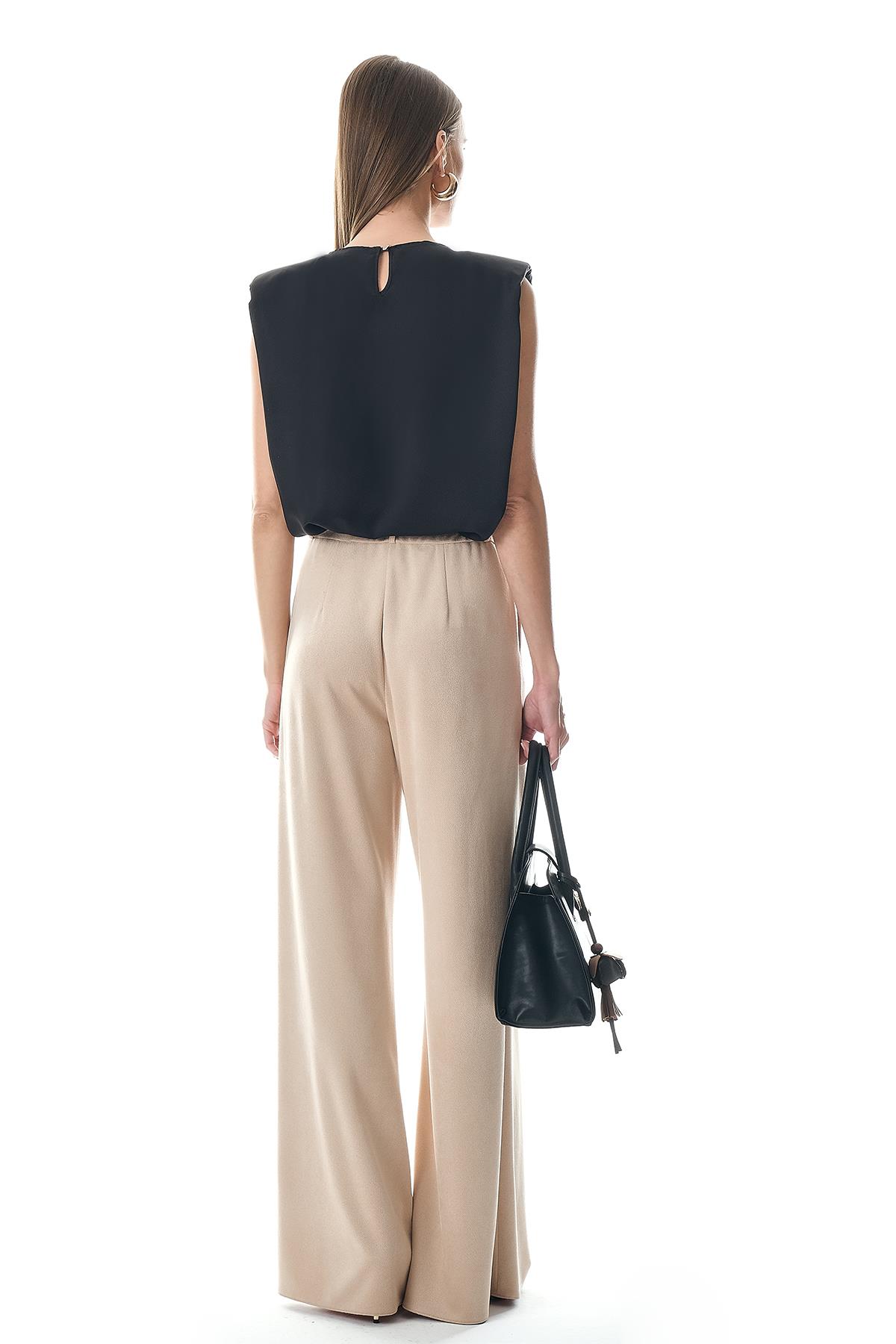 Saten Gold Metal Kolye Detaylı Bluz