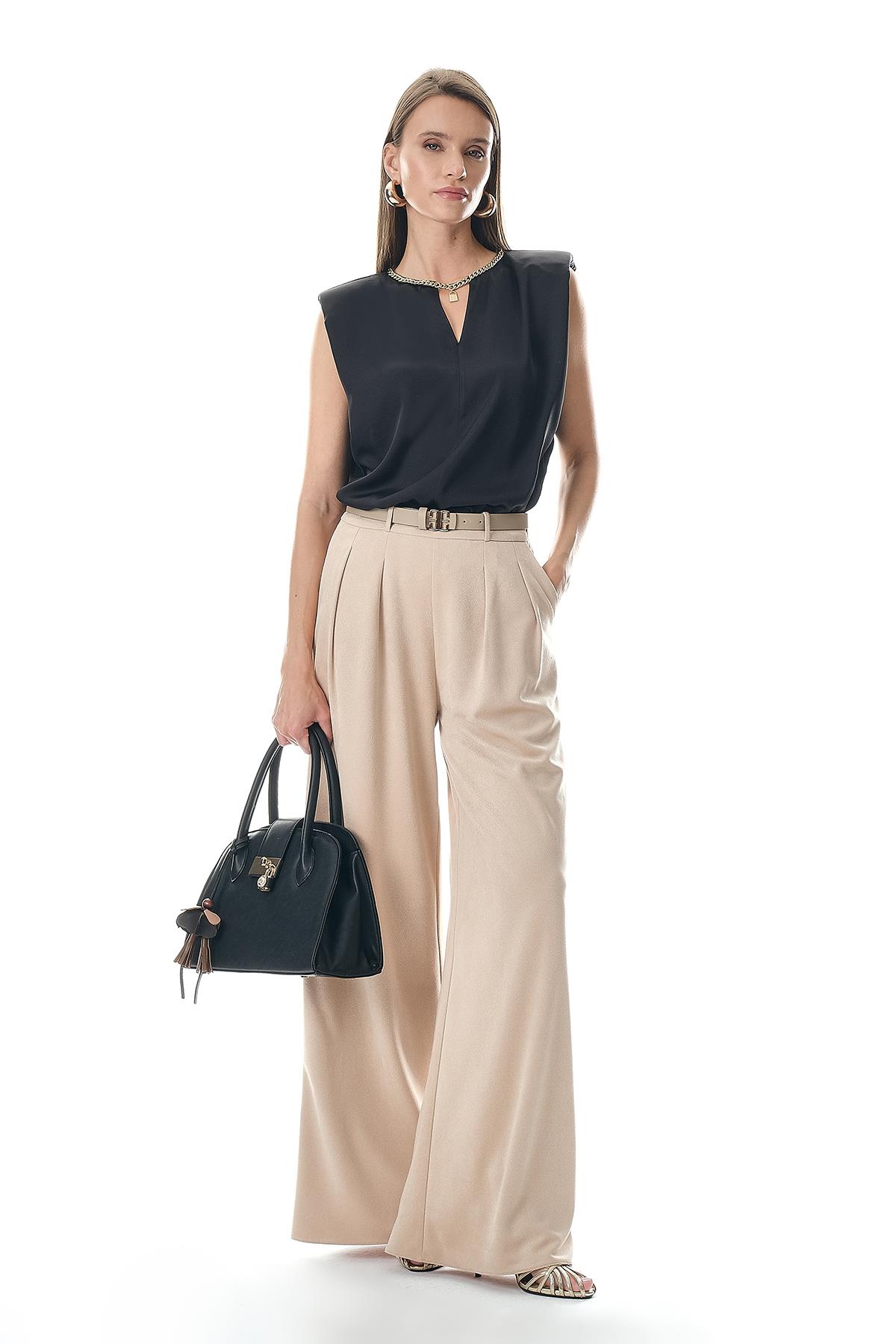 Saten Gold Metal Kolye Detaylı Bluz