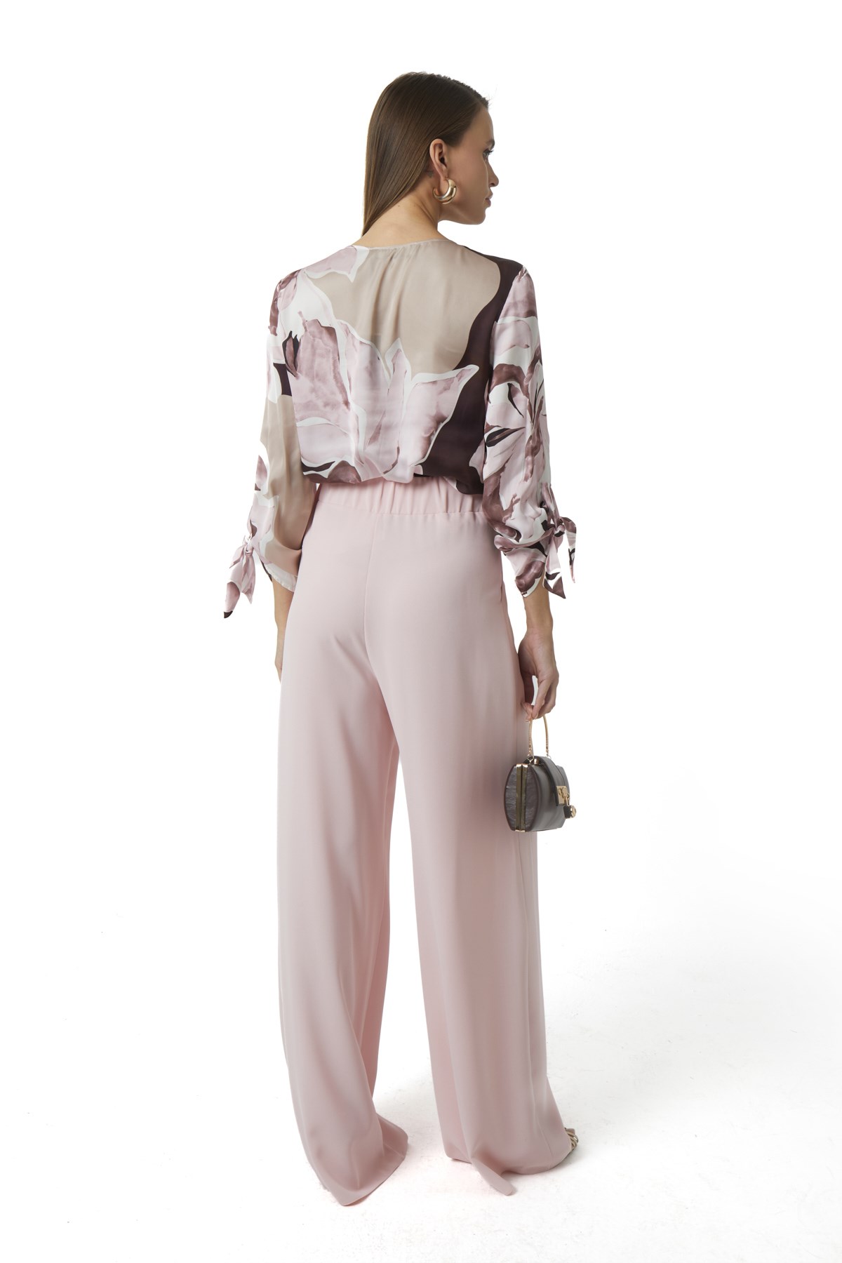 Saten Kolye Detaylı Uzun Kollu Bluz