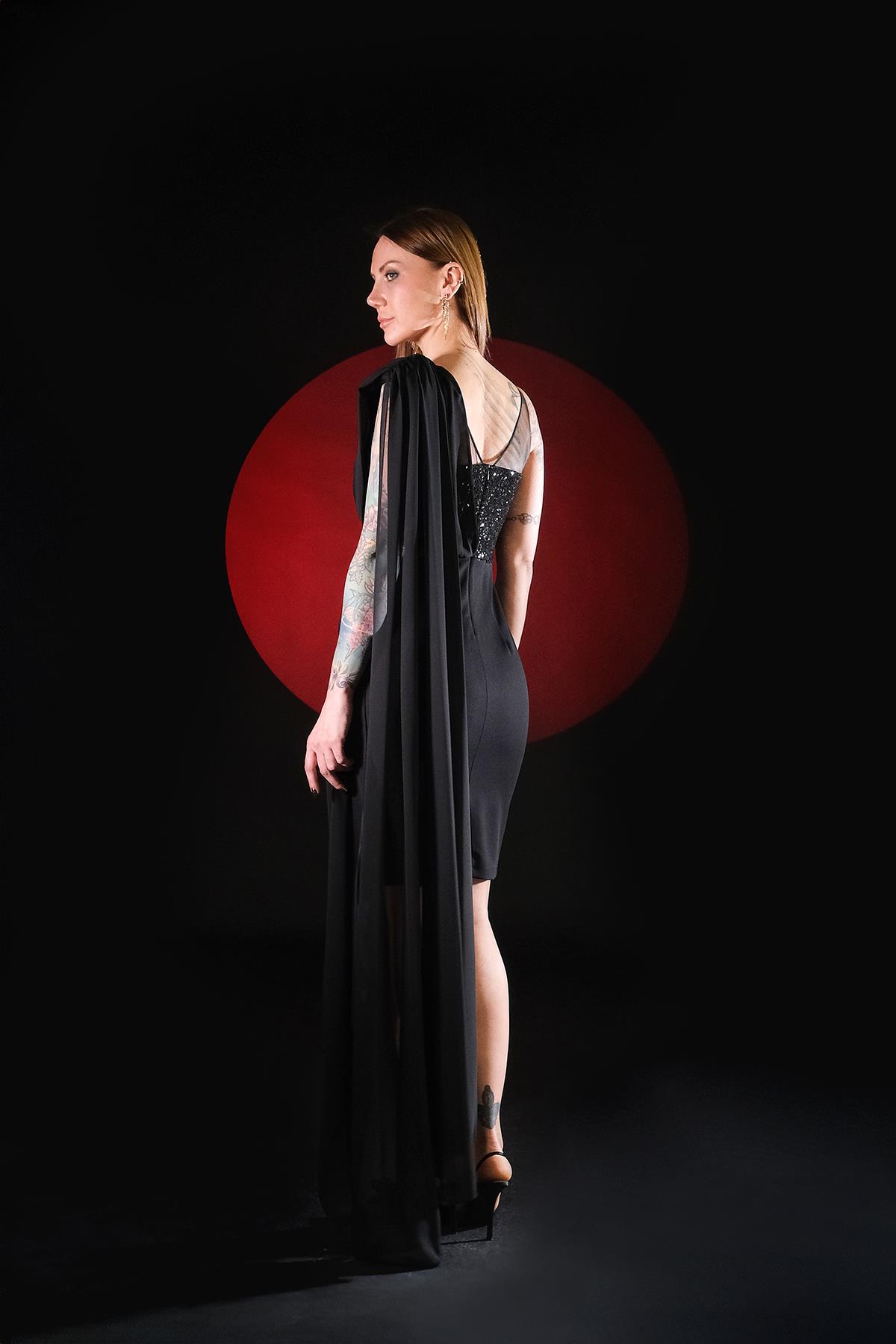 Şifon Omuz Detaylı Mini Elbise