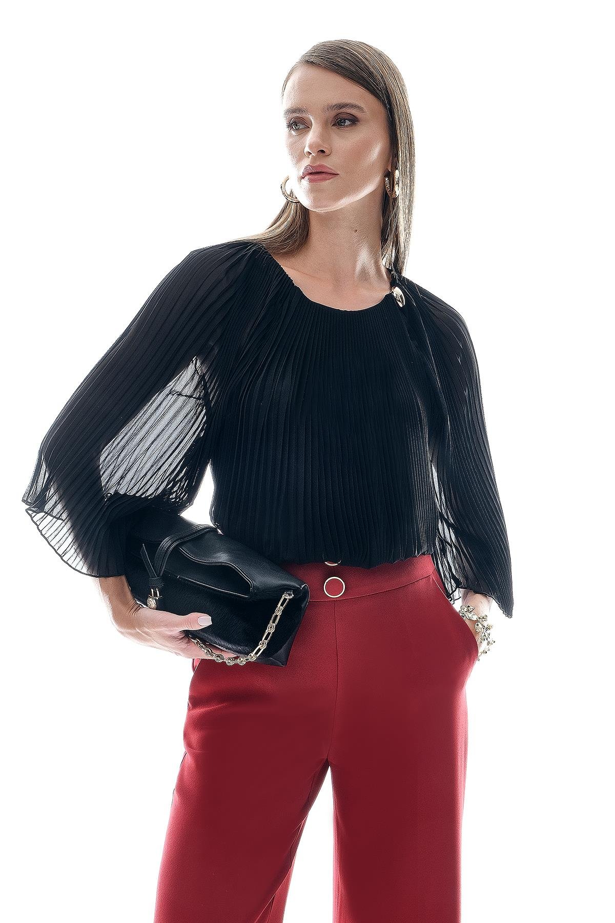 Şifon Piliseli Gold Aksesuarlı Bluz