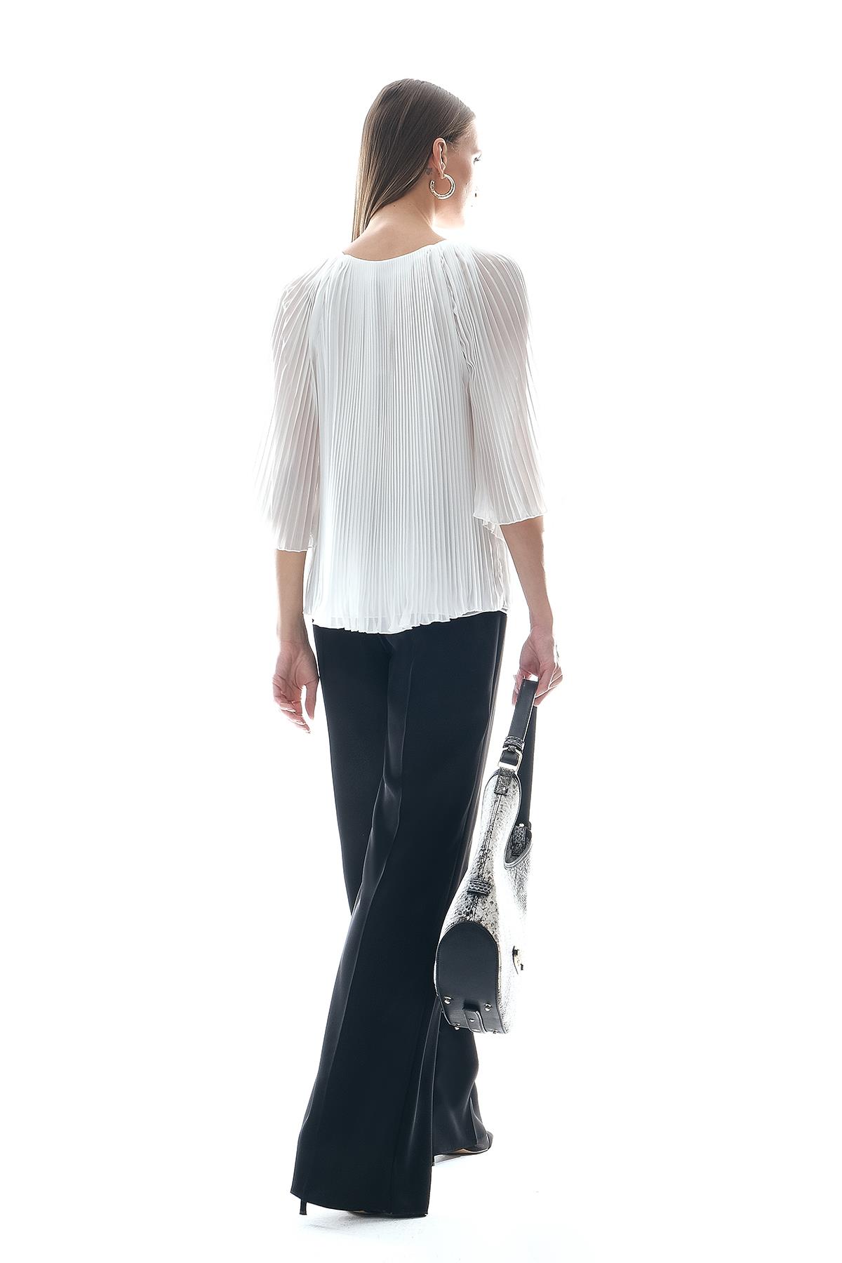 Şifon Piliseli Gold Aksesuarlı Bluz