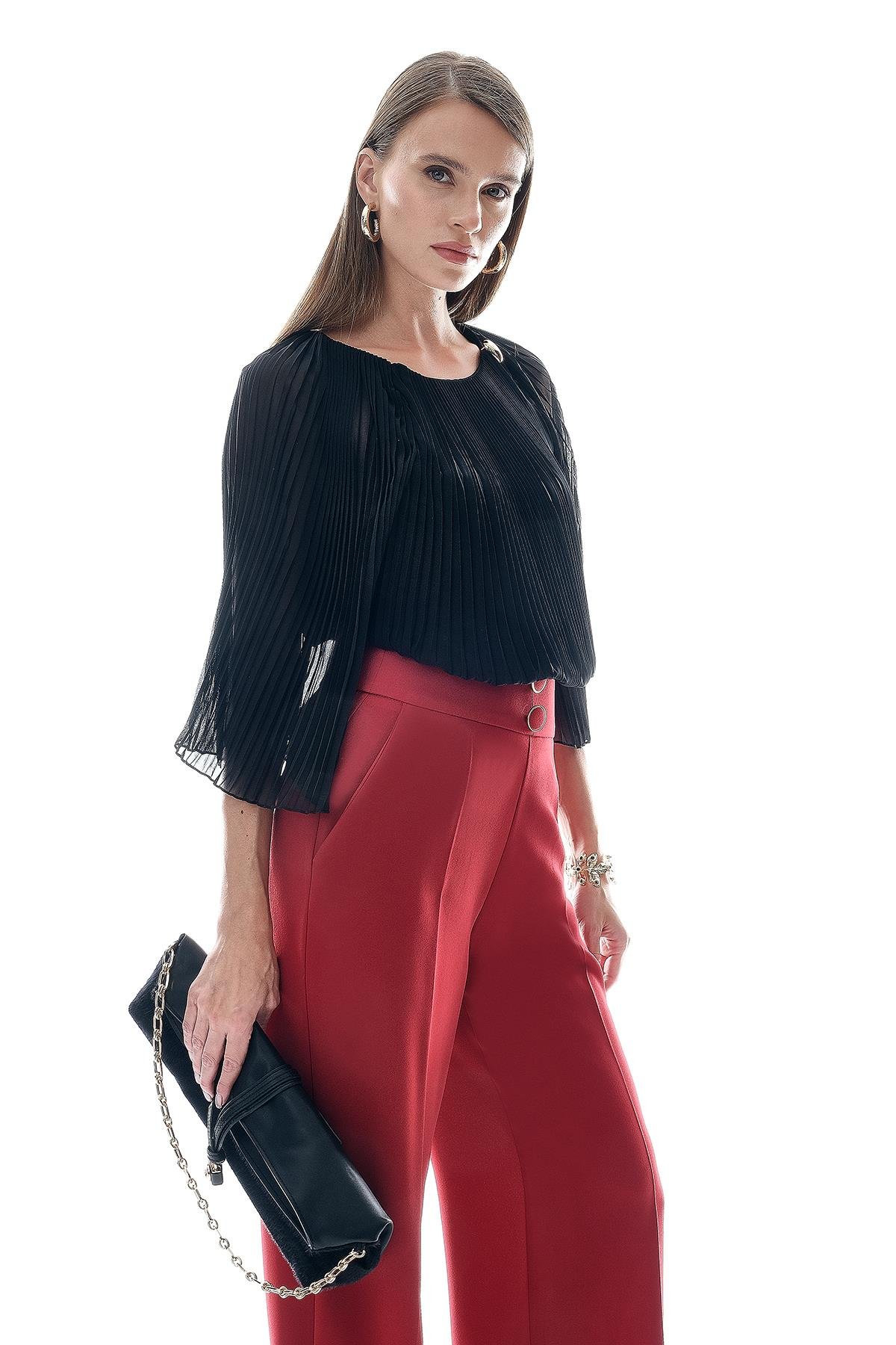 Şifon Piliseli Gold Aksesuarlı Bluz