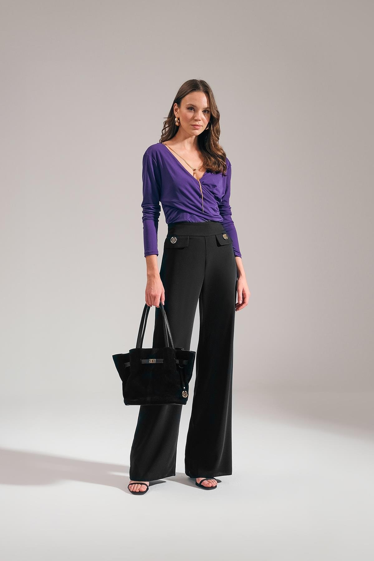 Süs Cep Kapaklı Gold Logo Aksesuarlı Pantolon