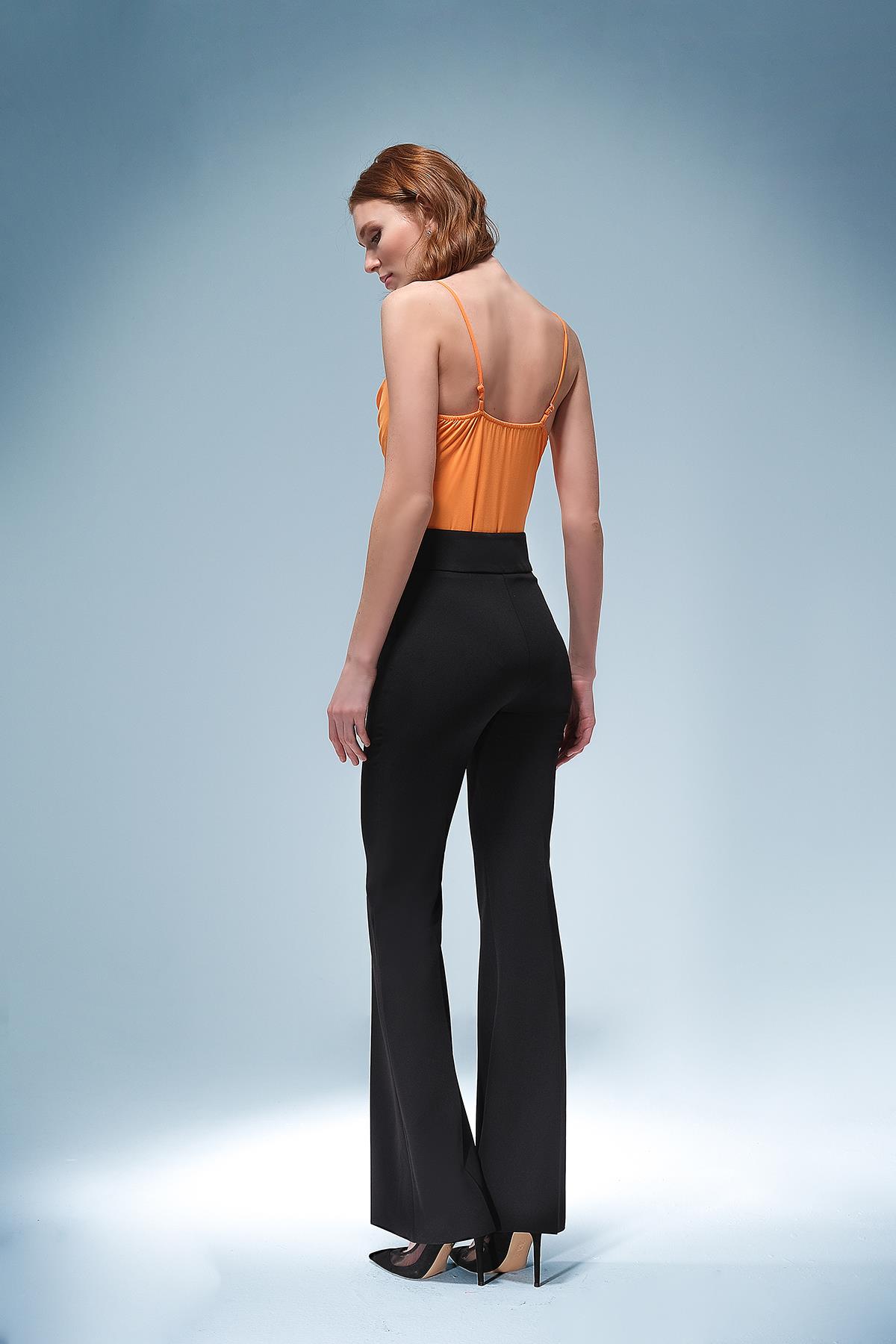 Taş Detaylı Askılı Body