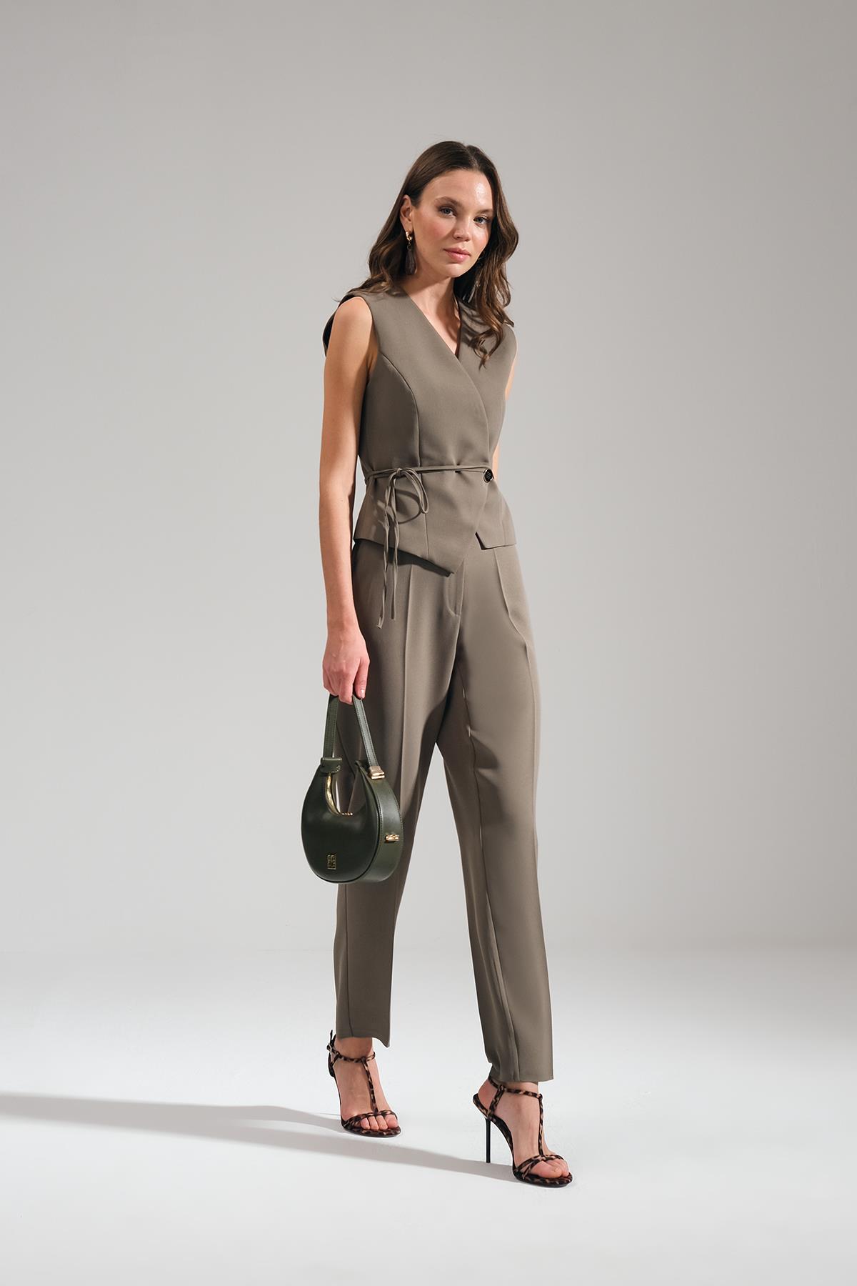 Tek Düğme Kapamalı Dar Paça Pantolon