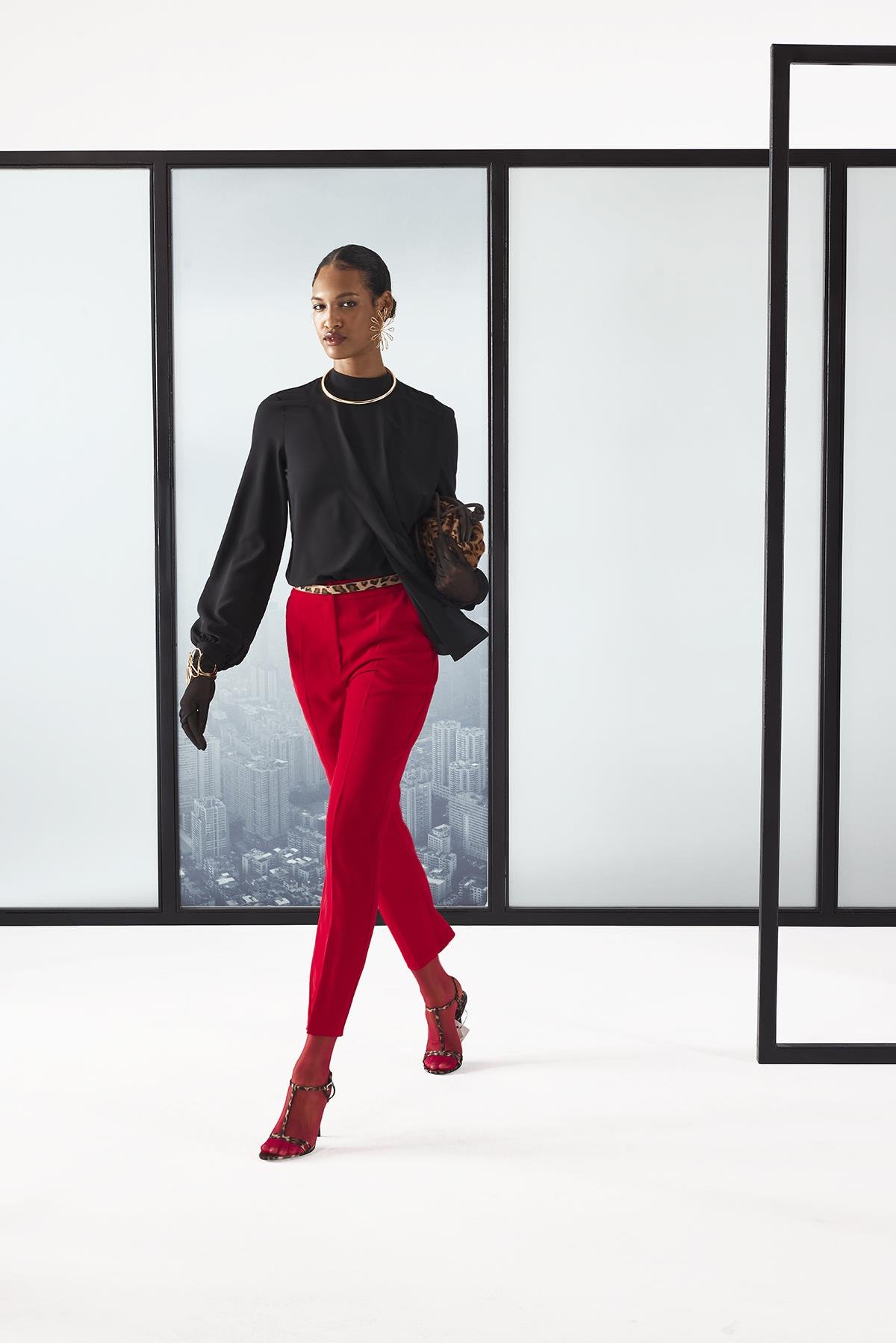 Tek Düğme Kapamalı Dar Paça Pantolon