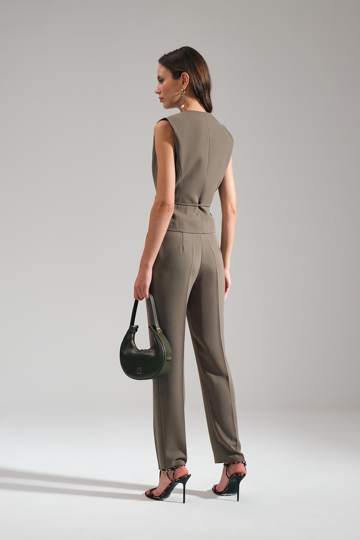 Tek Düğme Kapamalı Dar Paça Pantolon