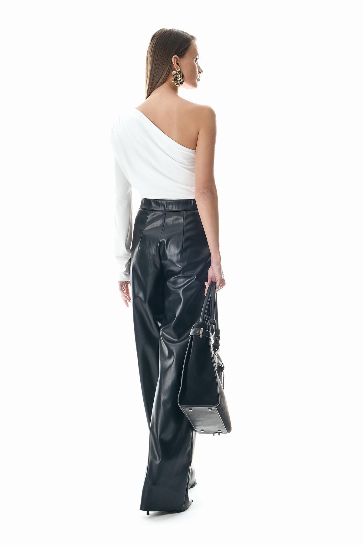 Tek Kollu Gold Aksesuarlı Bluz