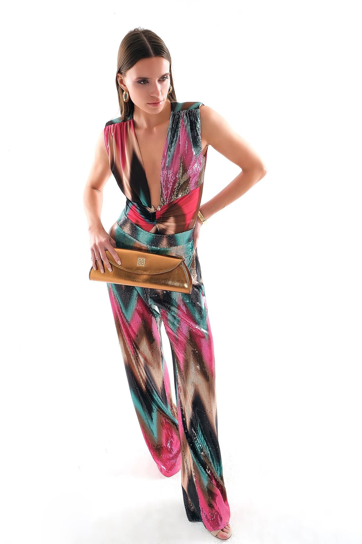 Göğüs Dekolteli Gold Aksesuarlı Body