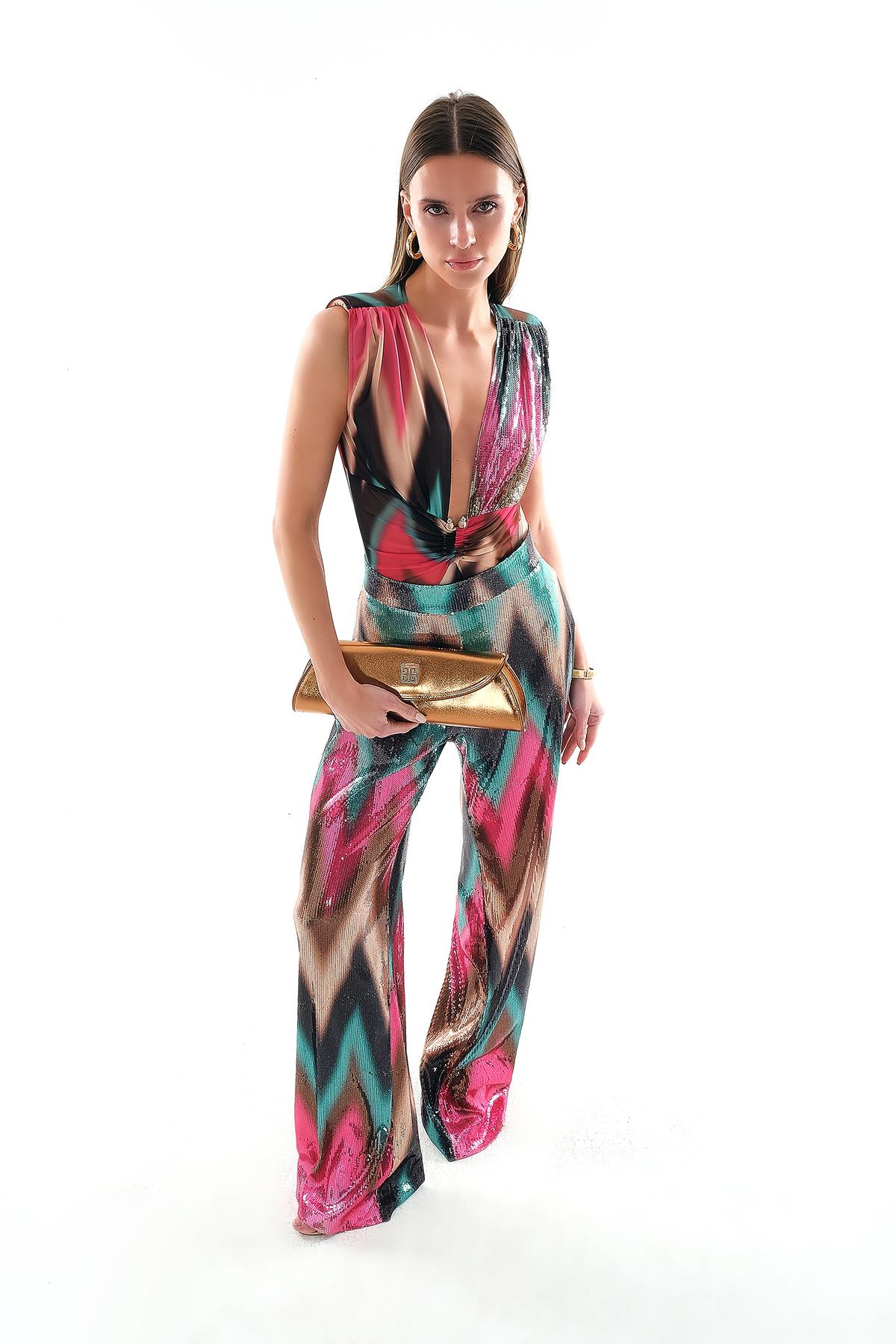 Göğüs Dekolteli Gold Aksesuarlı Body