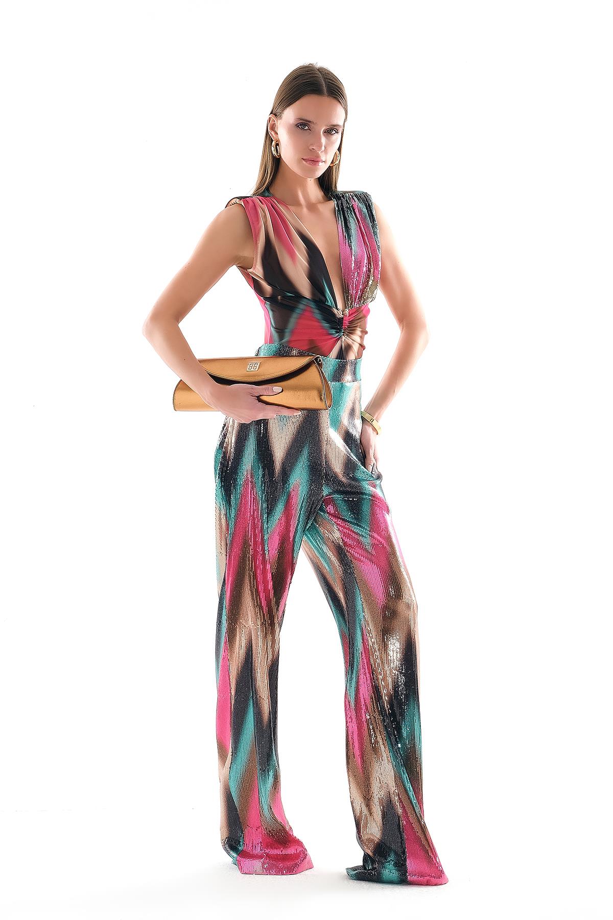 Göğüs Dekolteli Gold Aksesuarlı Body