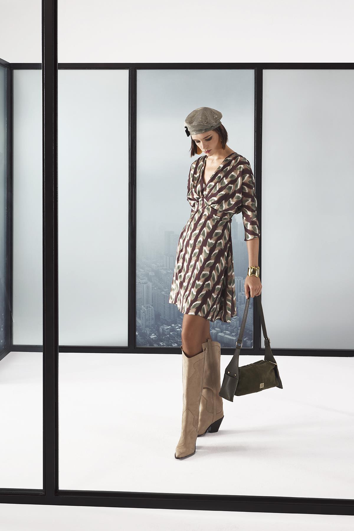 Vegan Deri Aksesuarlı Süet Çift Fermuarlı Günlük Çanta