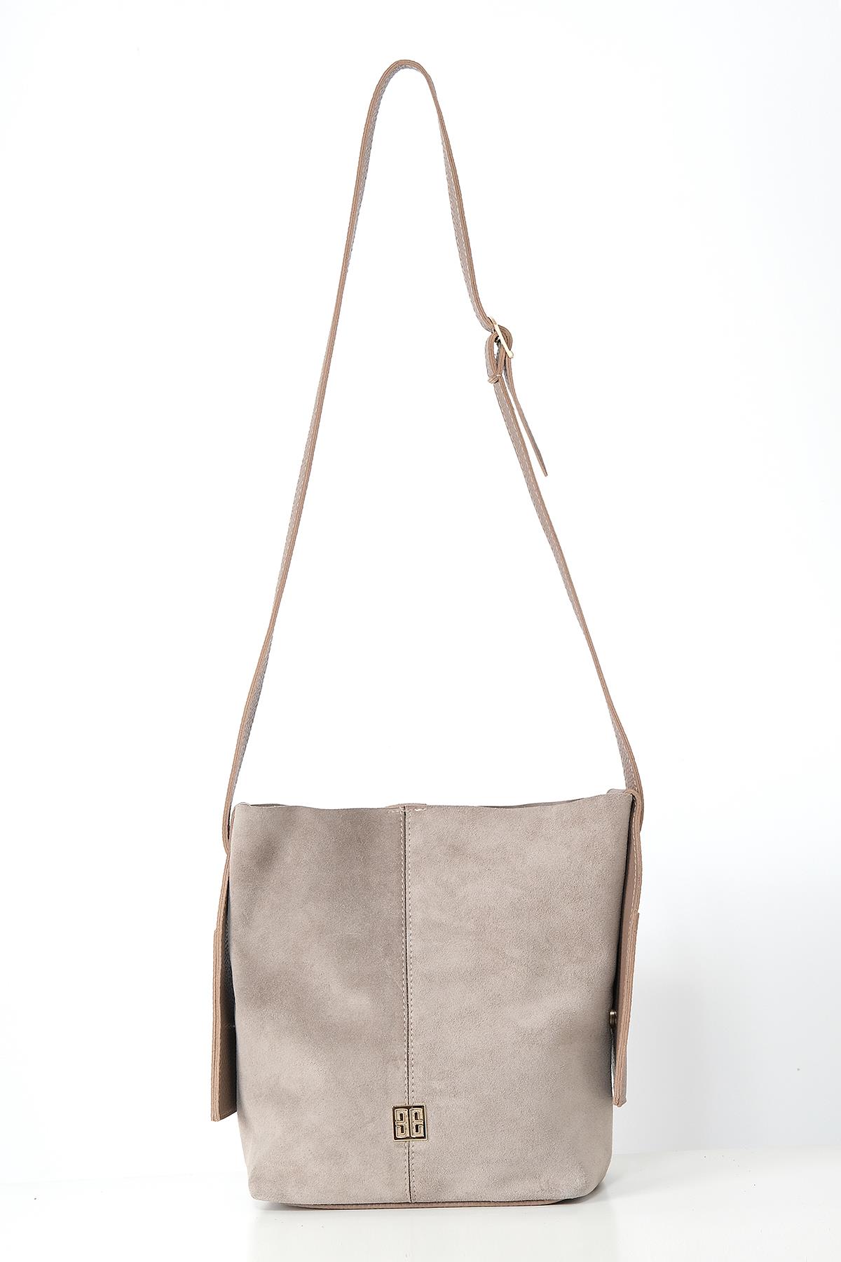 Vegan Deri Aksesuarlı Süet Garnili Askılı Ve Yavrulu Günlük Çanta