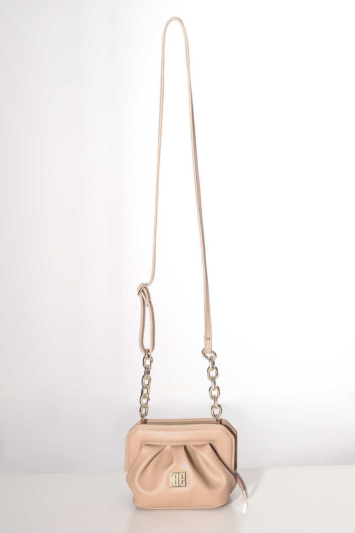 Vegan Deri Büzgülü  Gold Zincir Detaylı Saplı Mini Şık Çanta