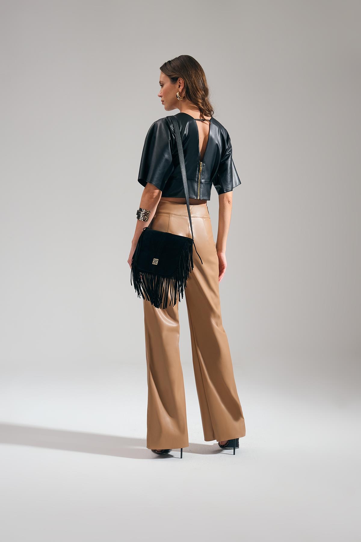 Vegan Deri V Yakalı Yarasa Kollu Crop Bluz