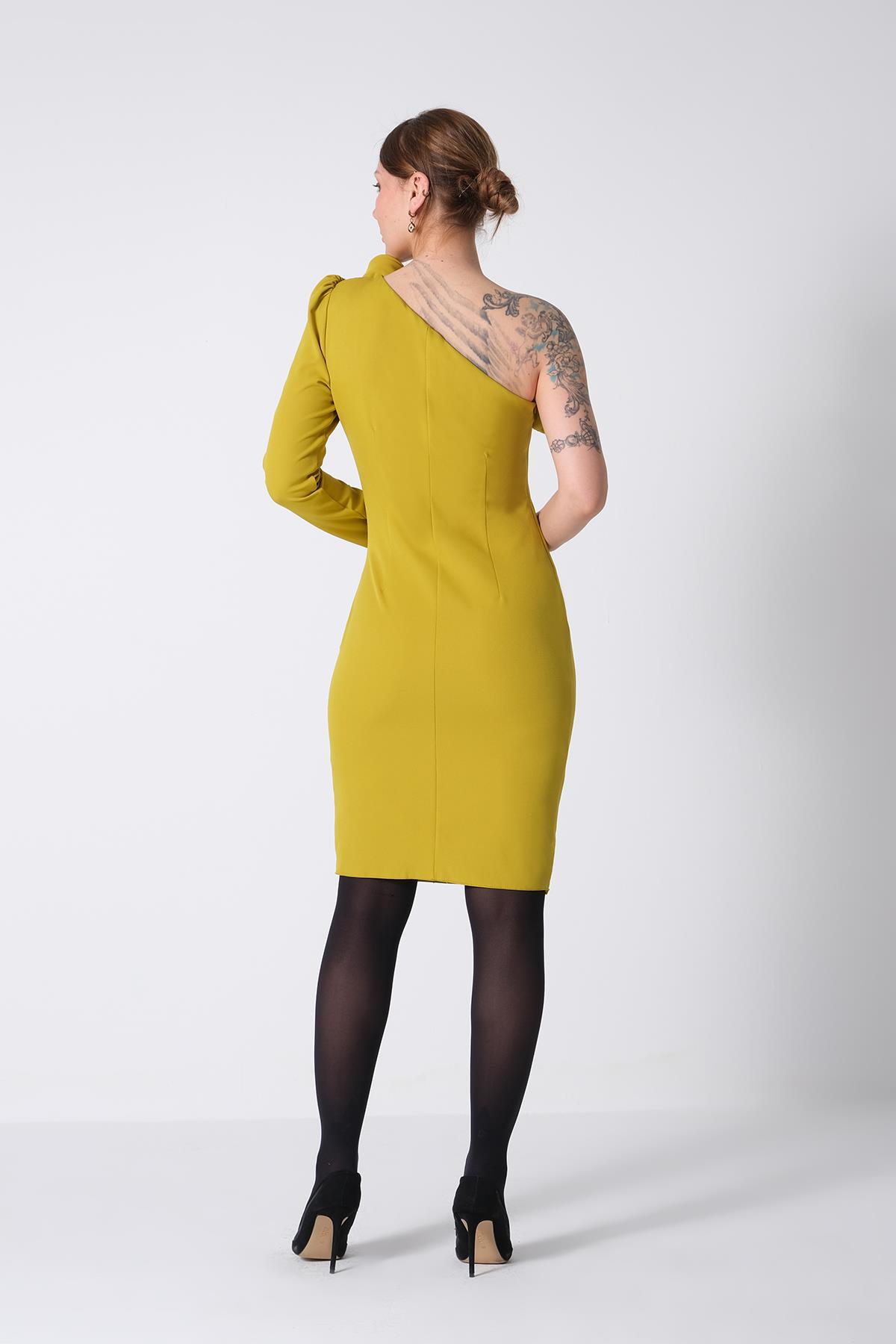 Yakası Güllü Tek Kollu Mini Elbise