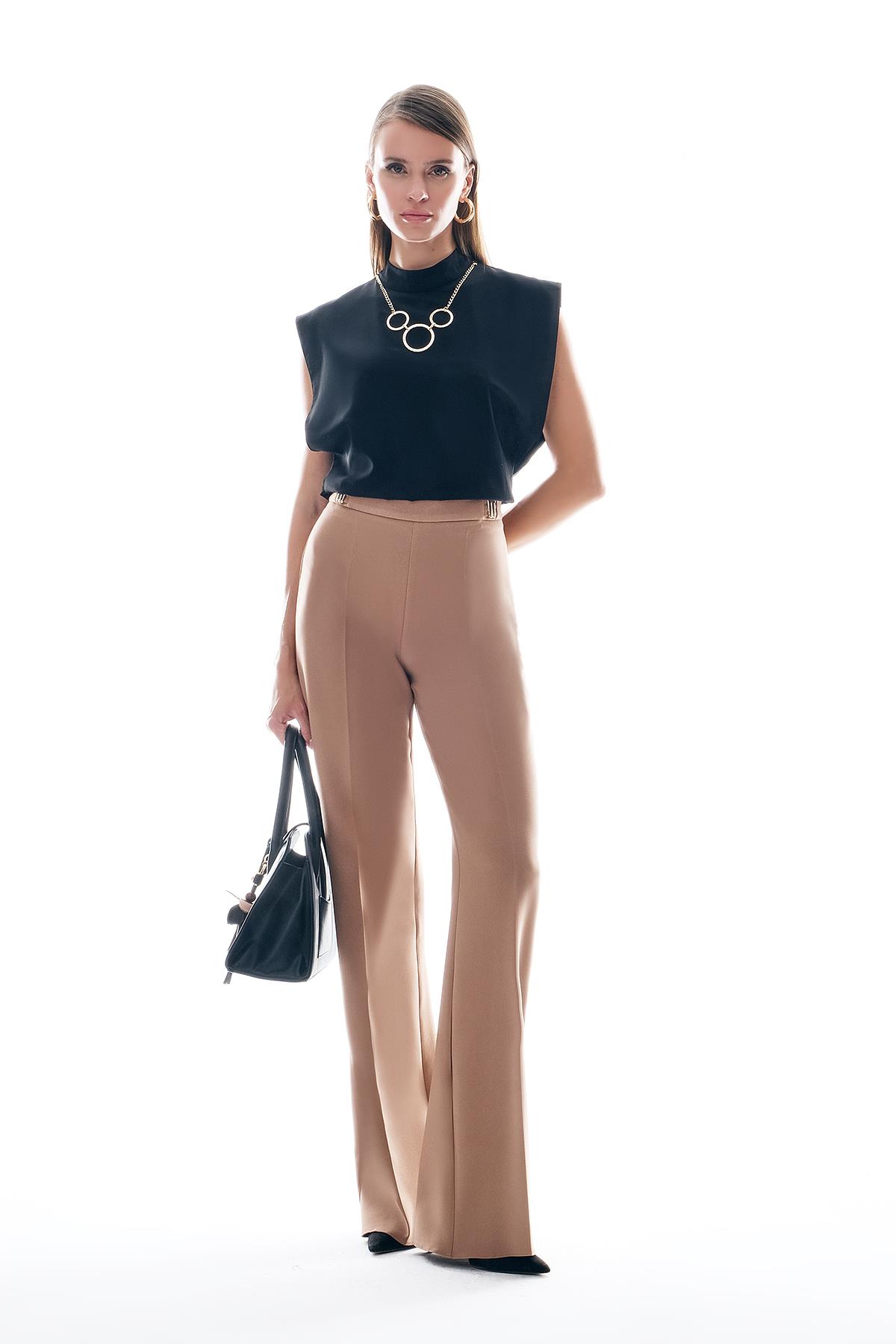 Yakası Kolyeli Şık Body