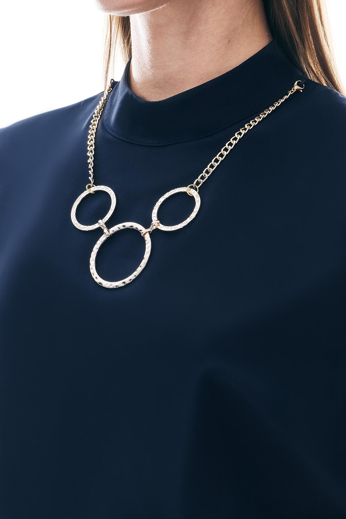 Yakası Kolyeli Şık Body