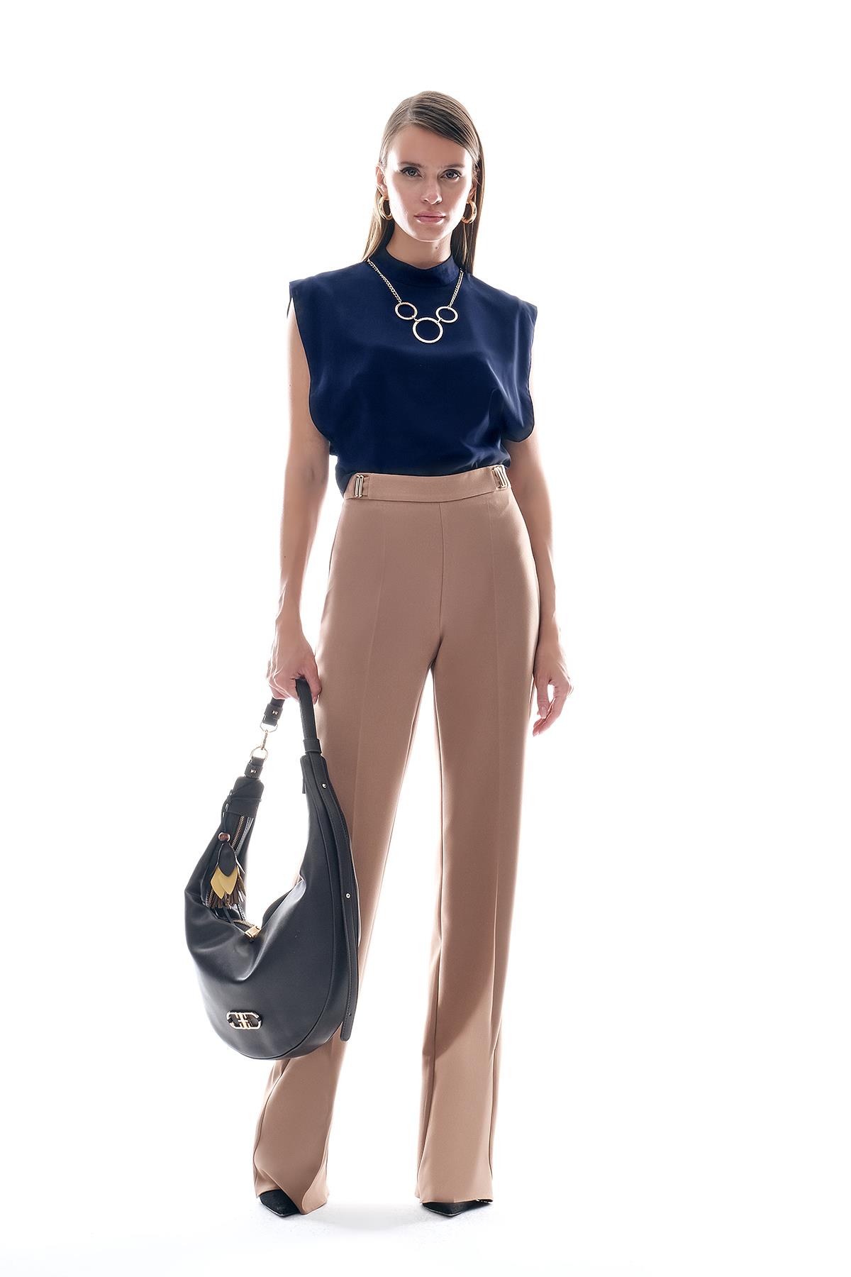 Yakası Kolyeli Şık Body