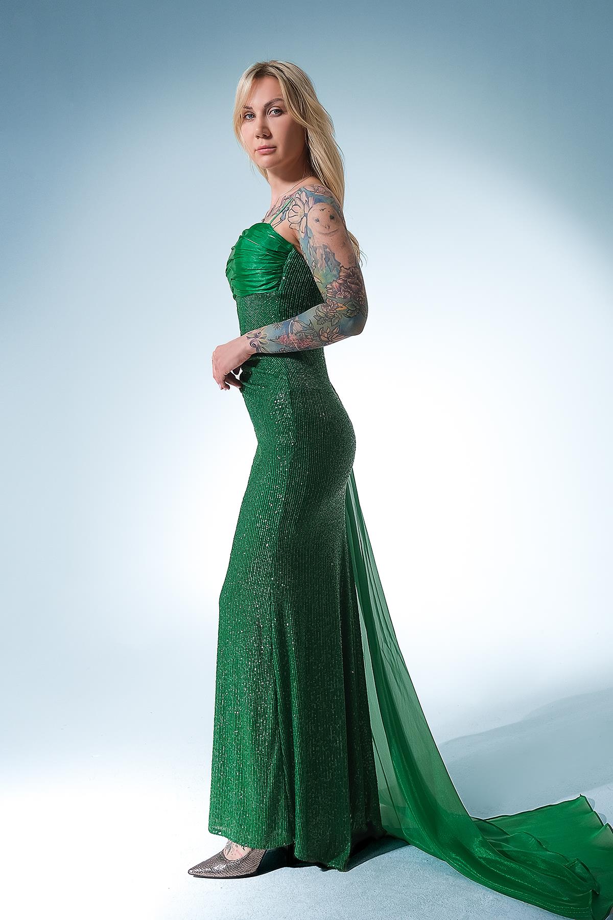 Yakası Tül Detaylı Payet Maksi Boy Elbise