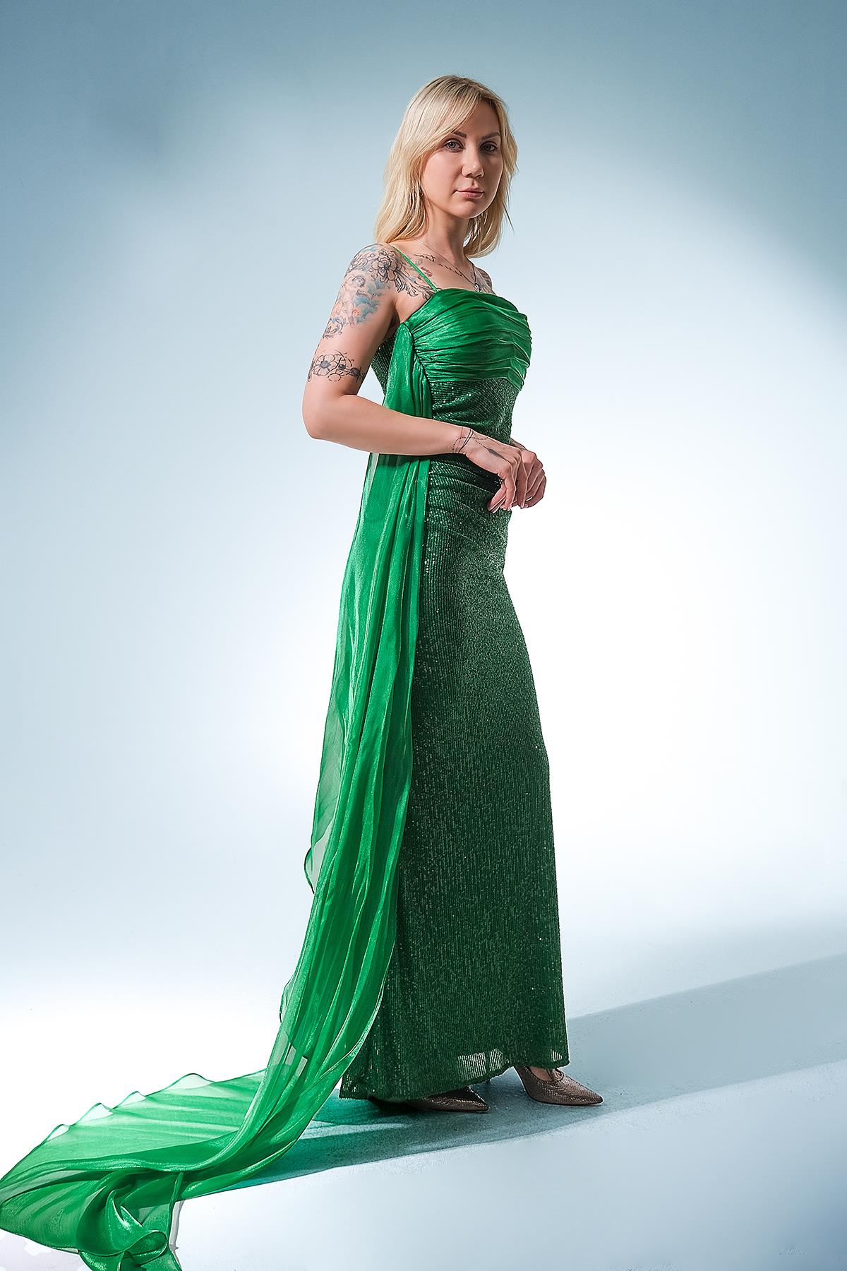 Yakası Tül Detaylı Payet Maksi Boy Elbise