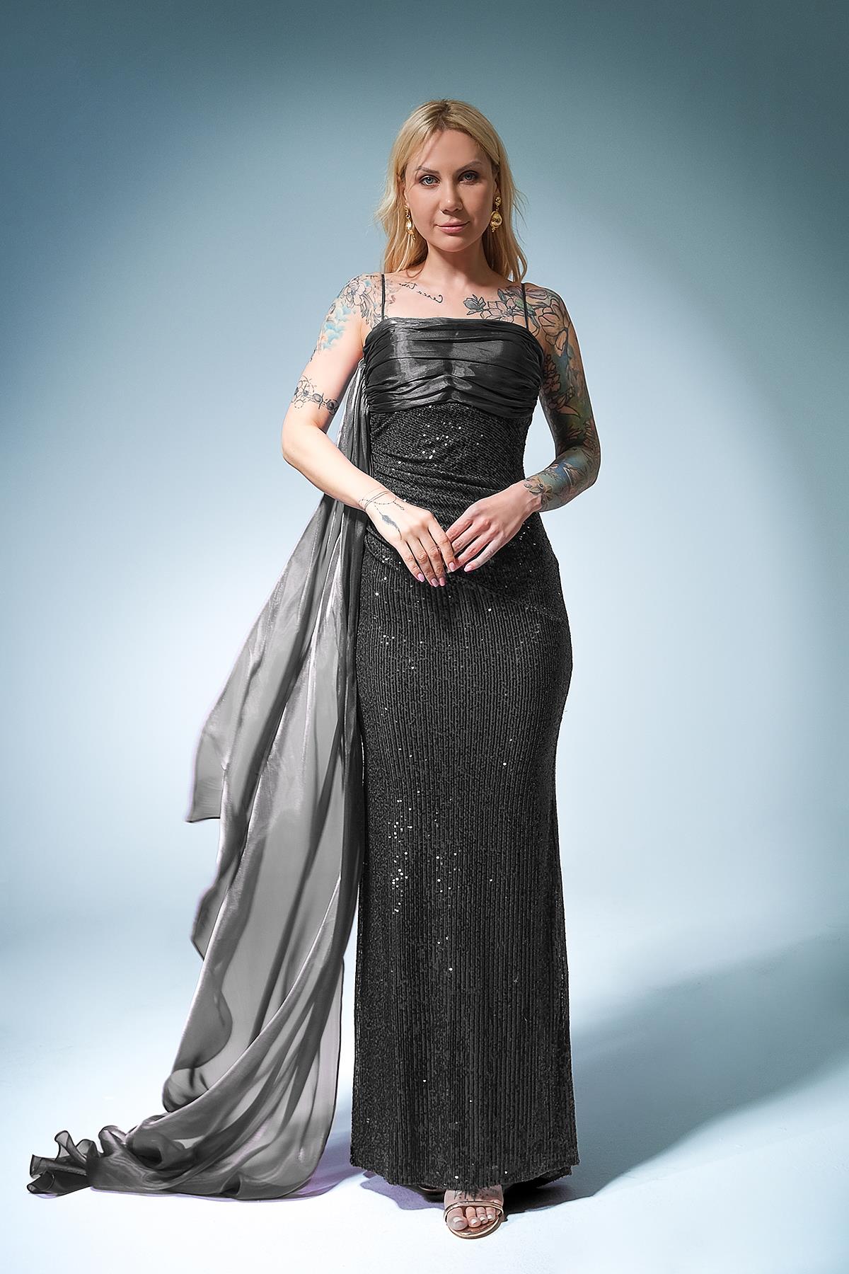 Yakası Tül Detaylı Payet Maksi Boy Elbise