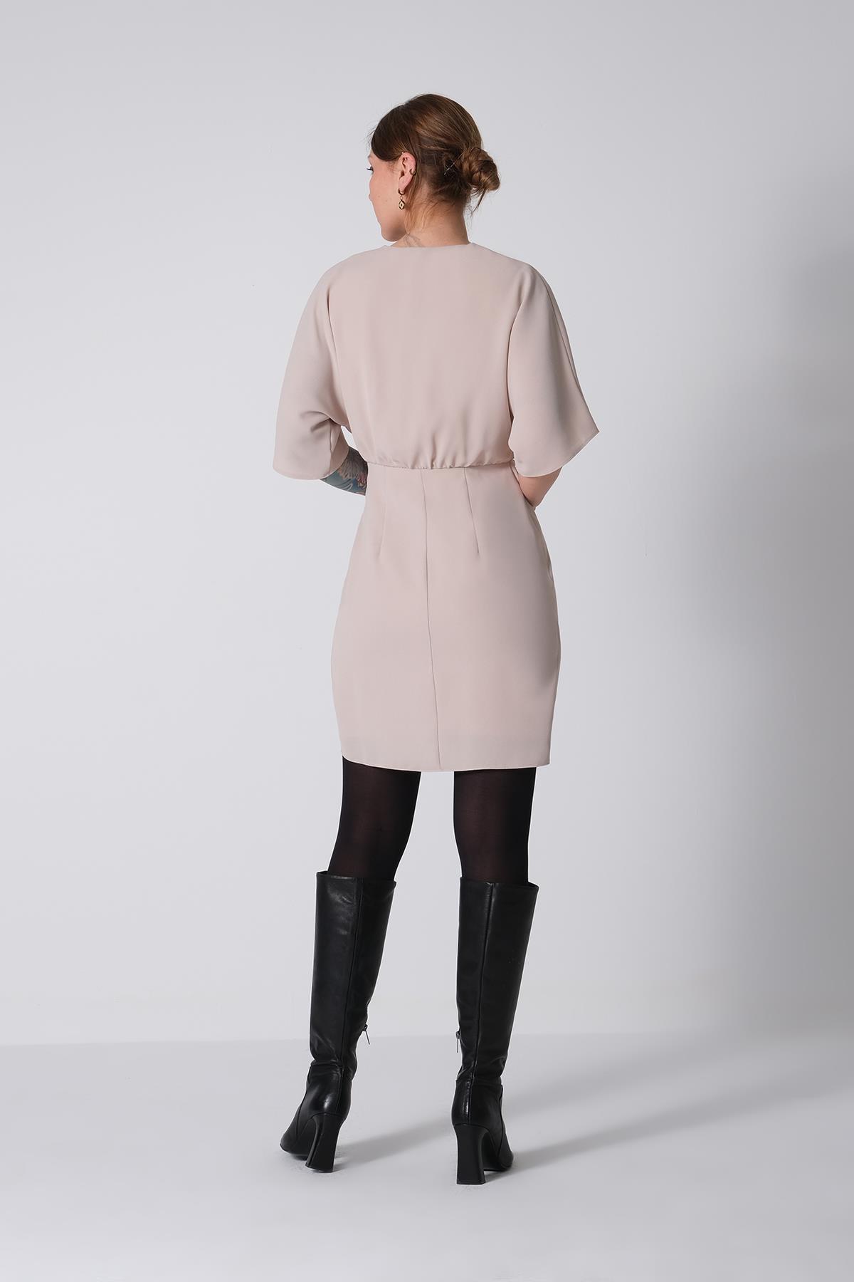 Yarasa Kollu Pilili Şık Mini Elbise